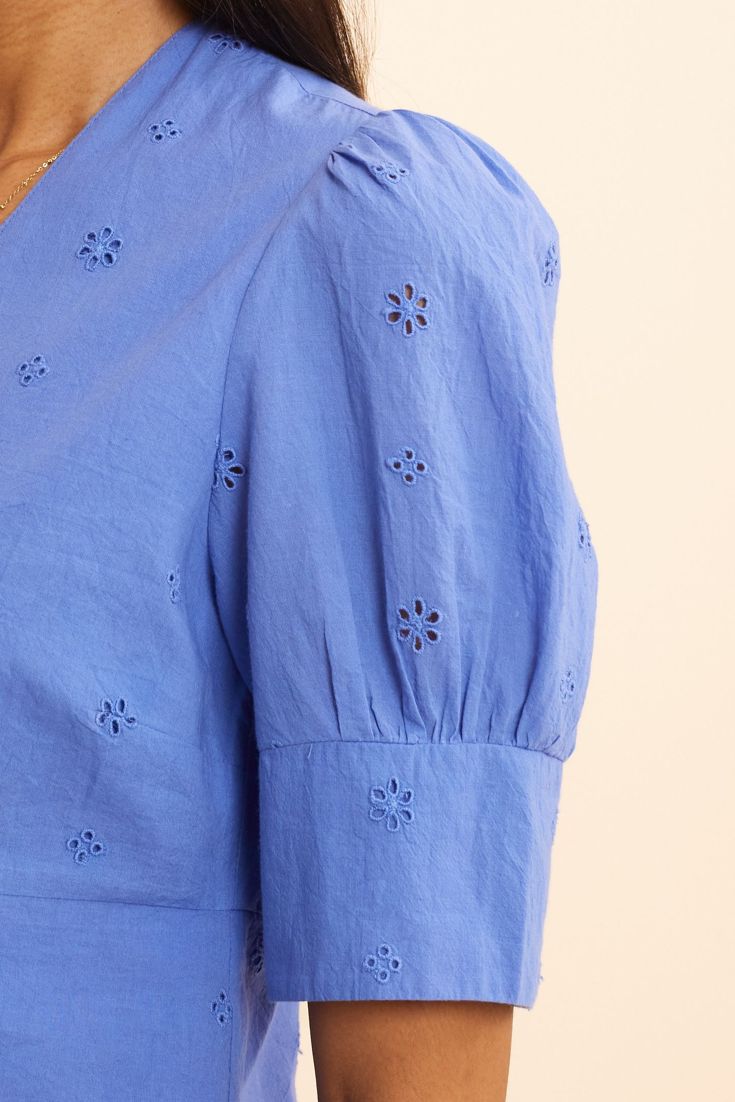 BLUE TOP WITH ENGLISH EMBROIDERY AND DOUBLE-BREASTED BUTTONI 4