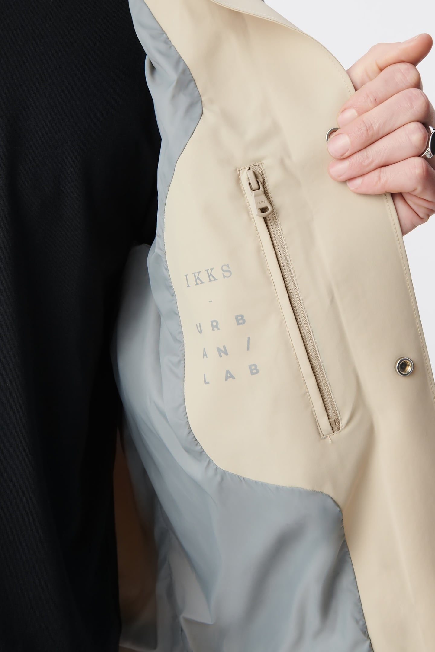 SAND MULTI-POCKET JACKET 8