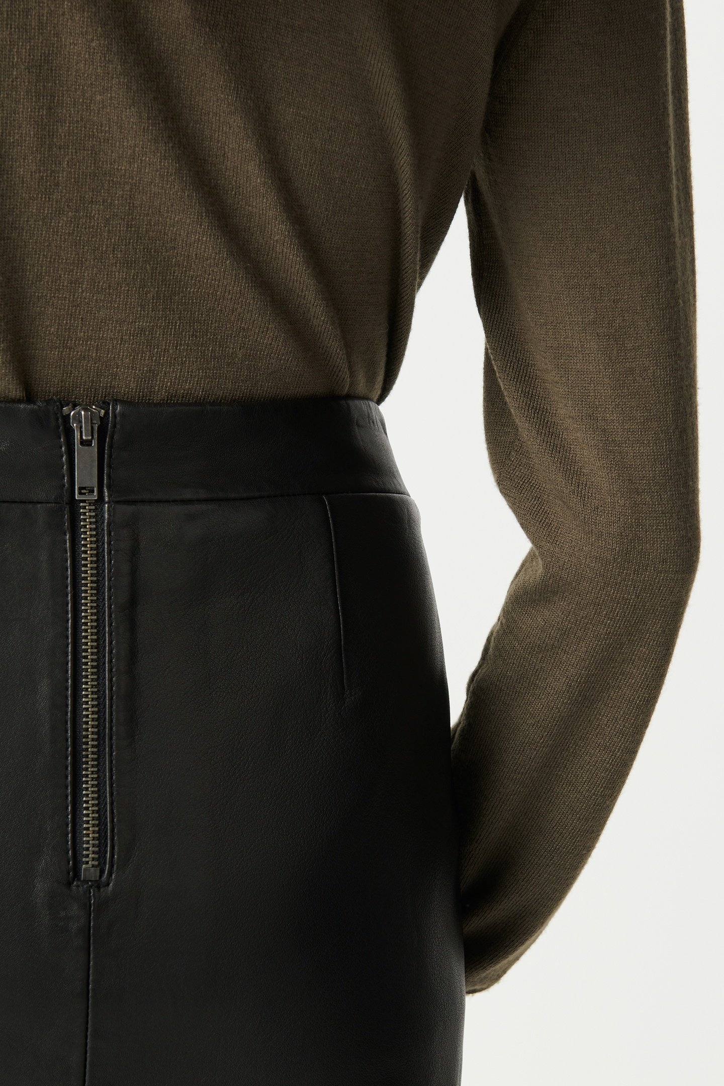 BLACK LEATHER PENCIL SKIRT WITH PRESS STUDS 6