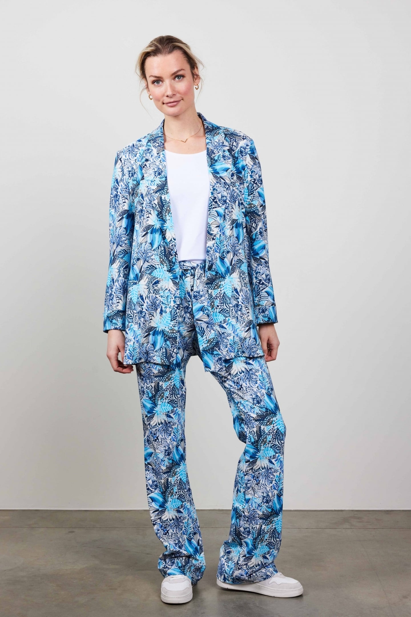 TRAVEL BLAZER MIDA IN OFFWHITE WITH BLUE AZUR FUSION PRINT 2