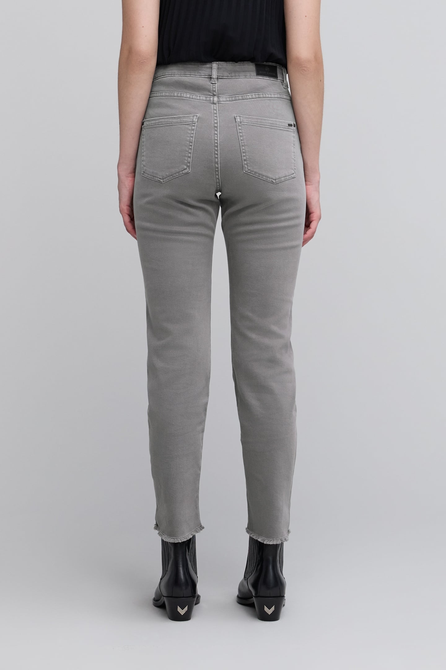 WATERLESS GREY STRAIGHT JEANS BUTTONED WITH FRAGÉ BOTTOMS 4