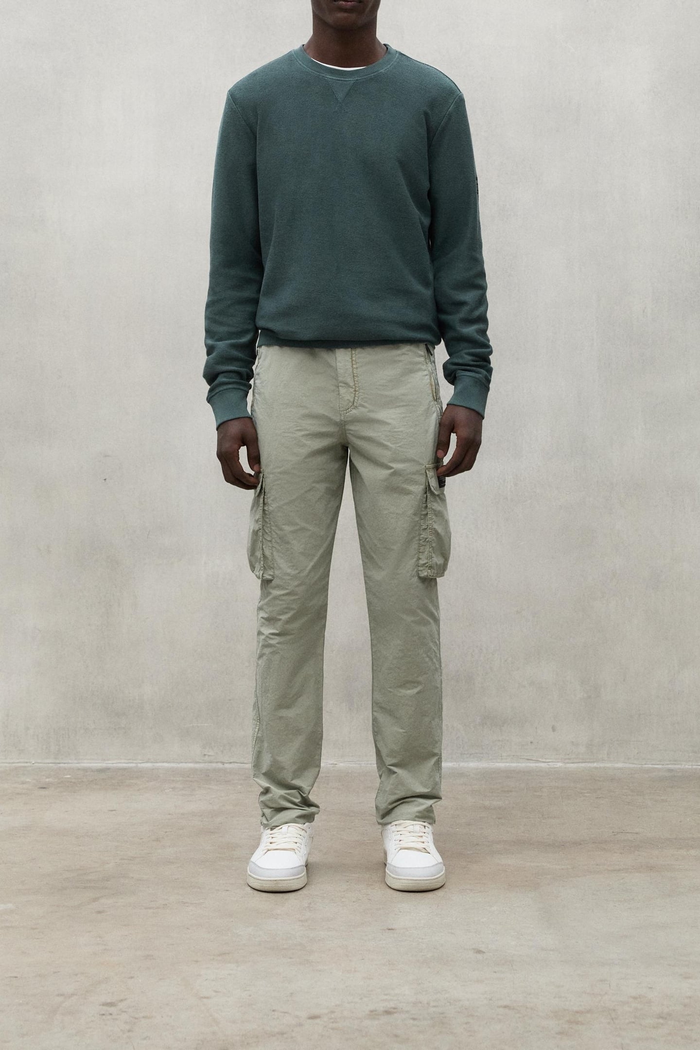 ALISTEALF CARGO PANTS KHAKI 1