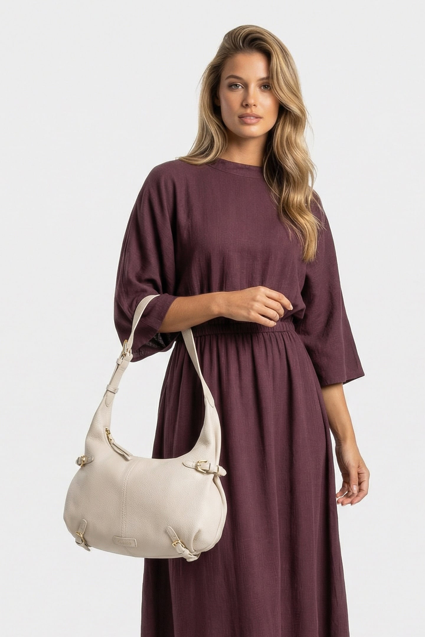 LARGE LEATHER SHOULDER BAG IN CREAM 1