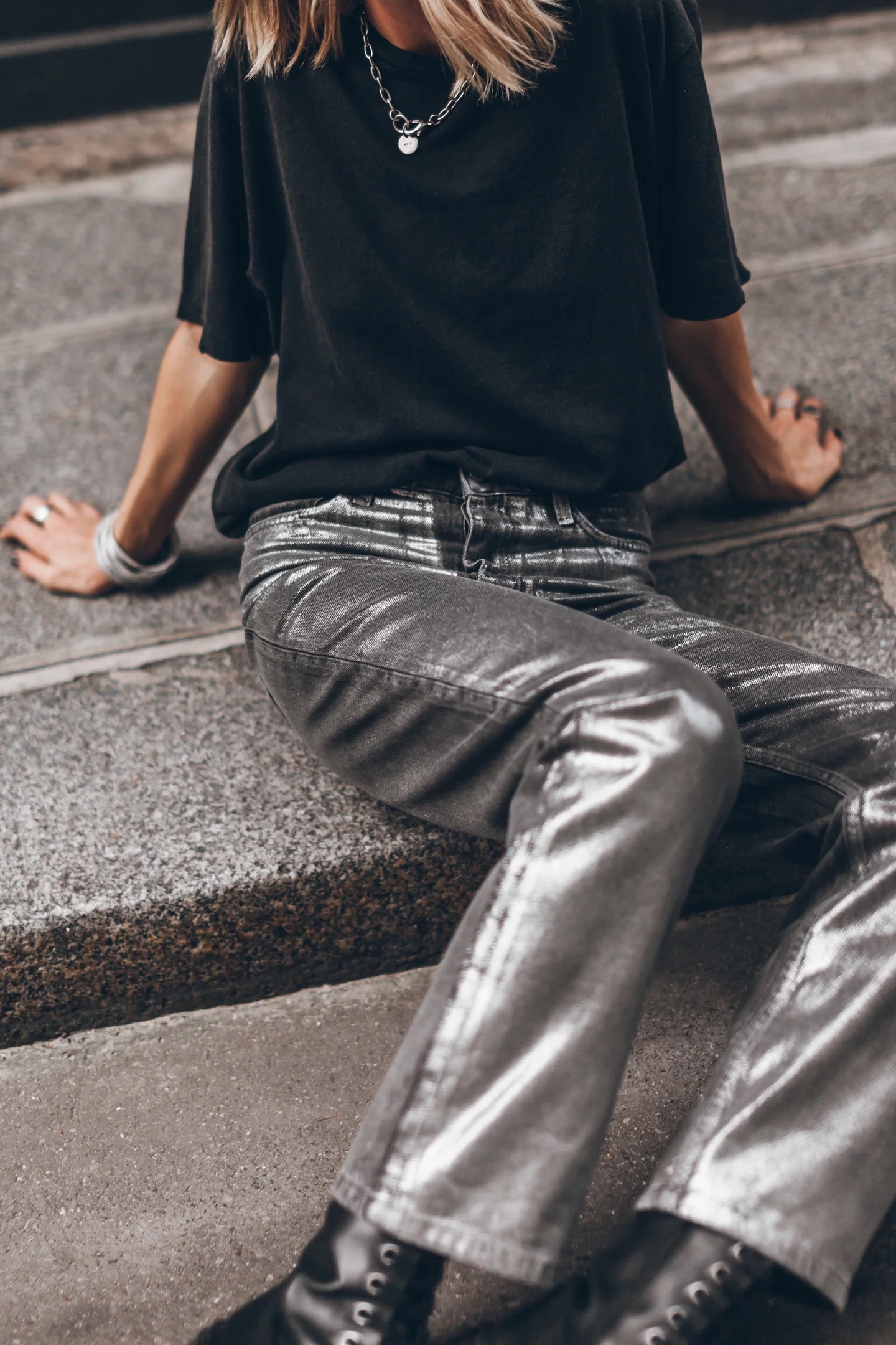 THE BLACK SHIMMER STRAIGHT JEANS 3