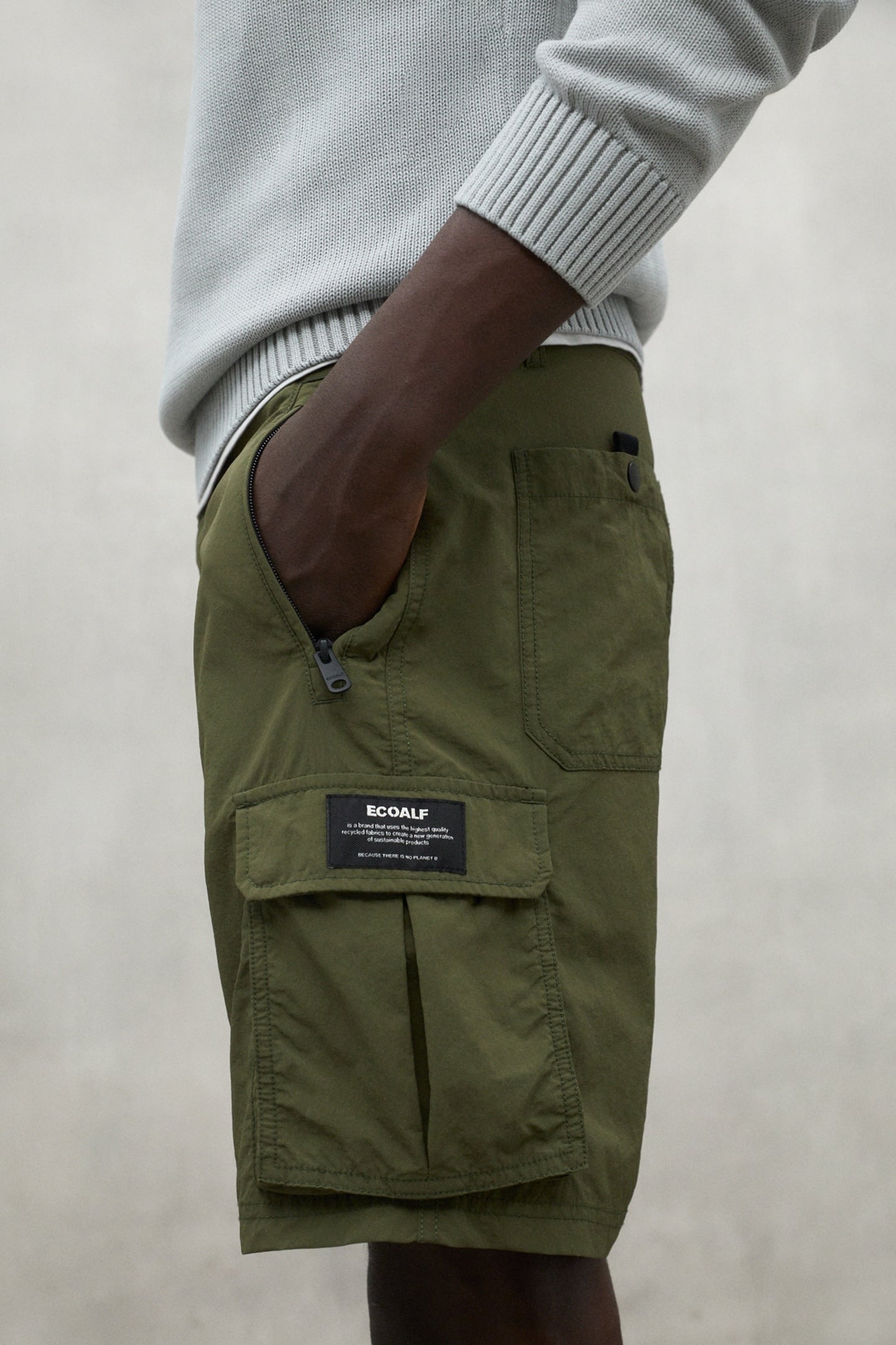 ALISTEALF SHORTS ARMY GREEN 3