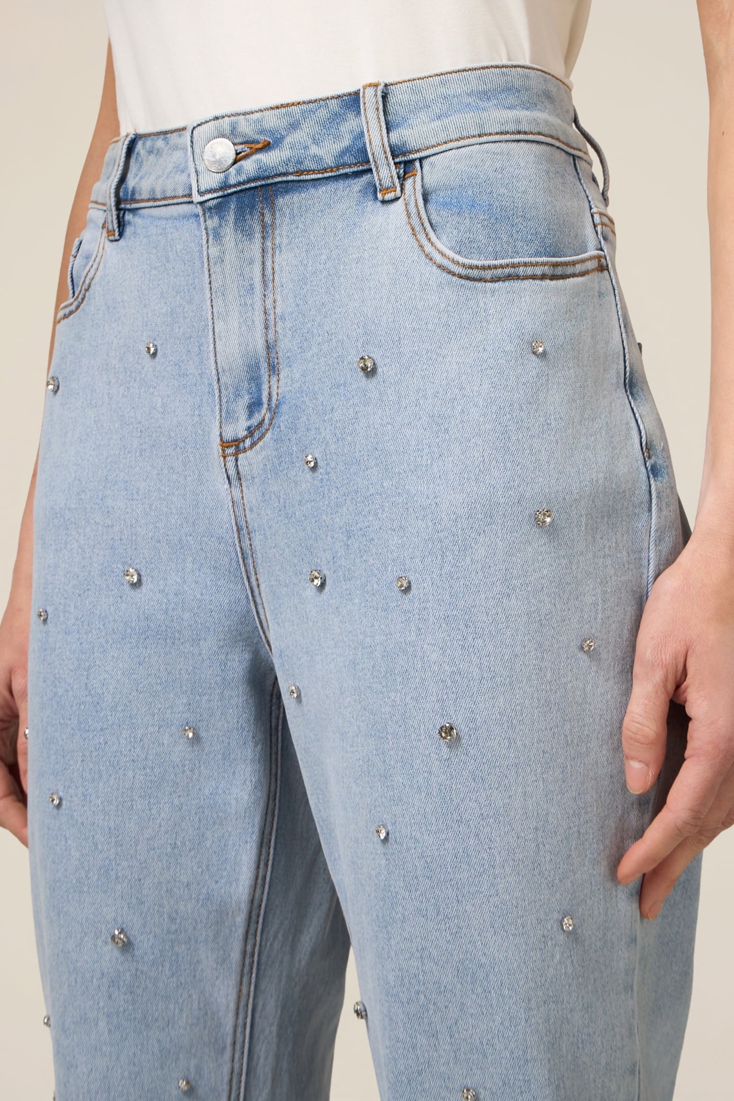 BOYFIT JEANS WITH PATCH POCKETS LIGHT BLUE 5