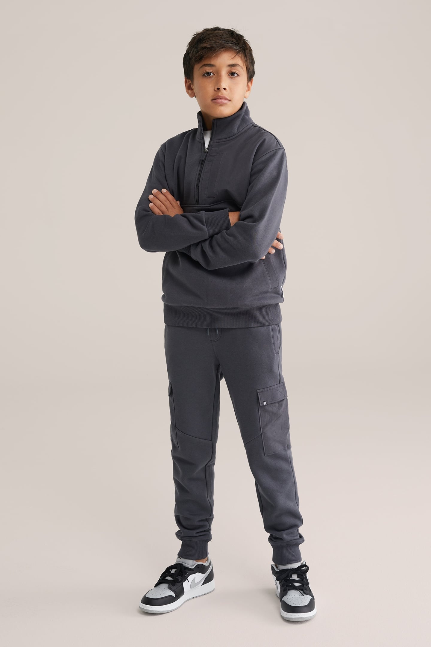 HALFWAY ZIPPER DARK GREY 2