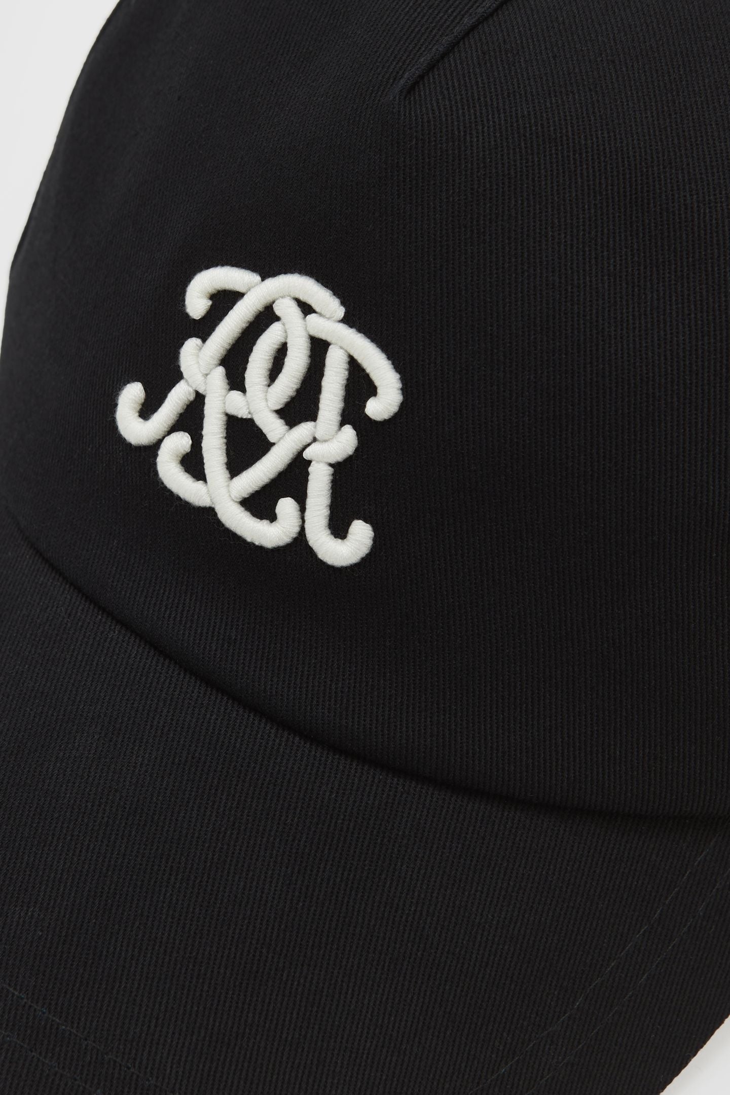 EMBROIDERED LOGO CAP BLACK 4