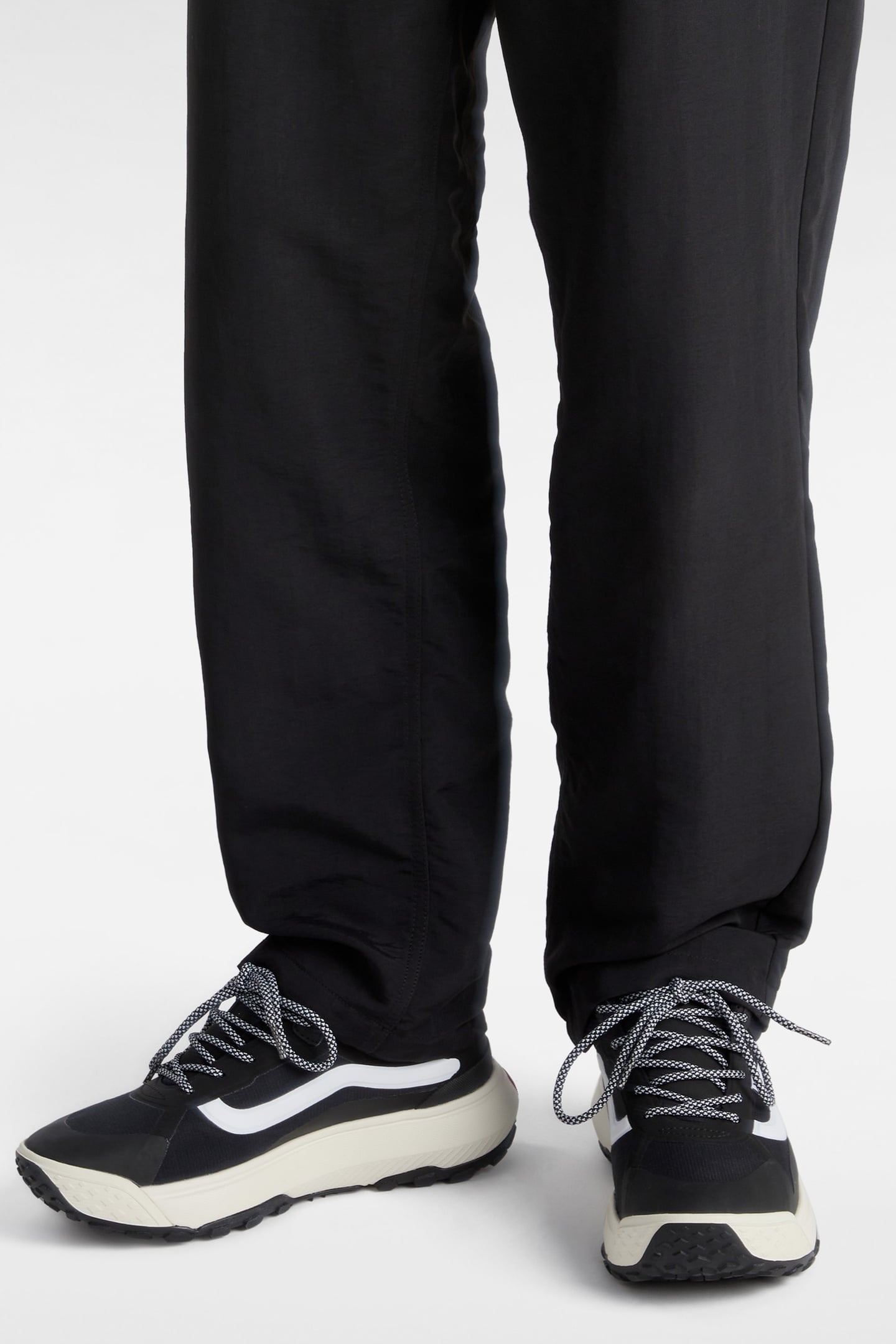 UNISEX CROSSPATH MID BLACK/WHITE 3