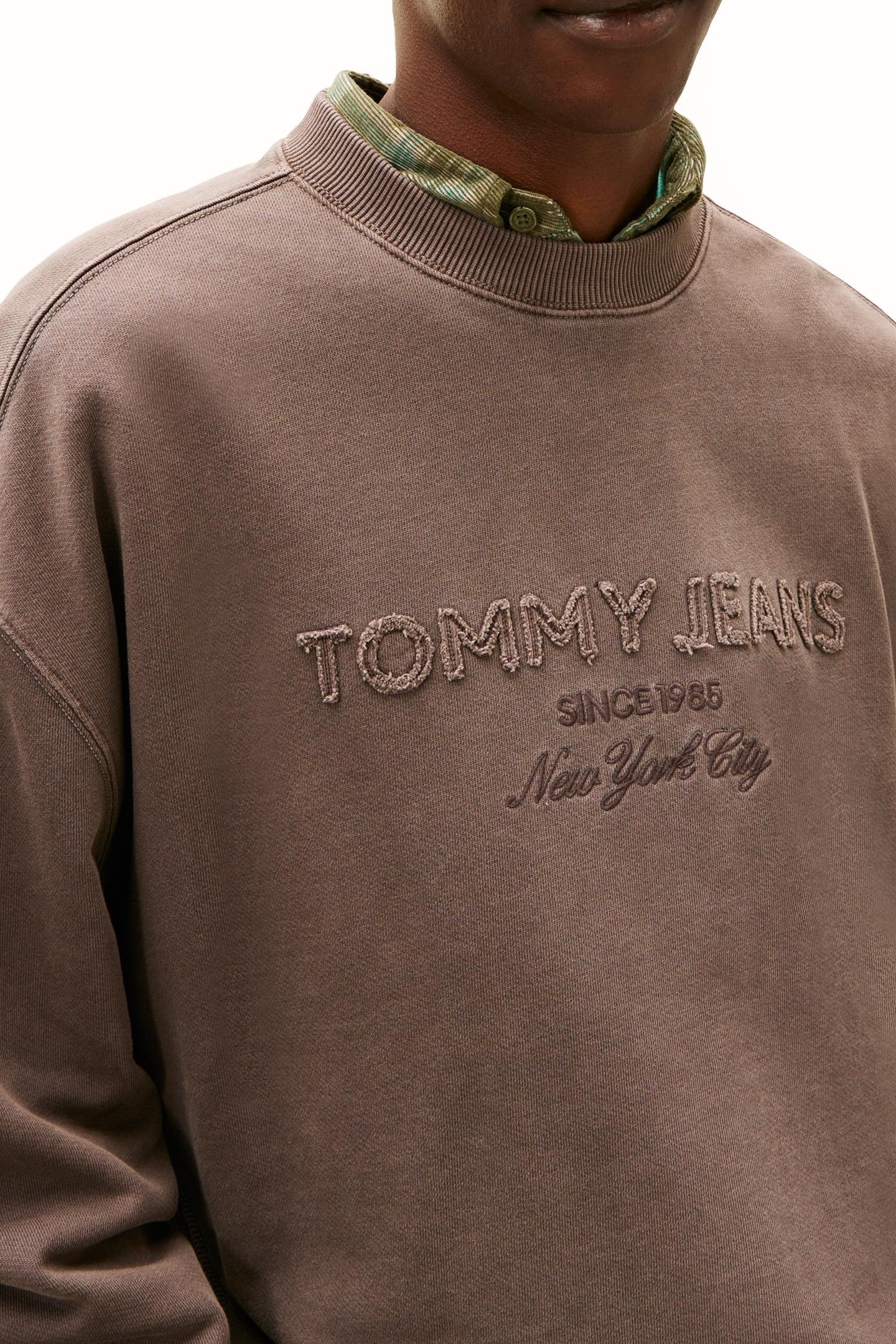 CLASSIC 90S TONAL LOGO WASHED SWEATSHIRT BLACK WALNUT 5