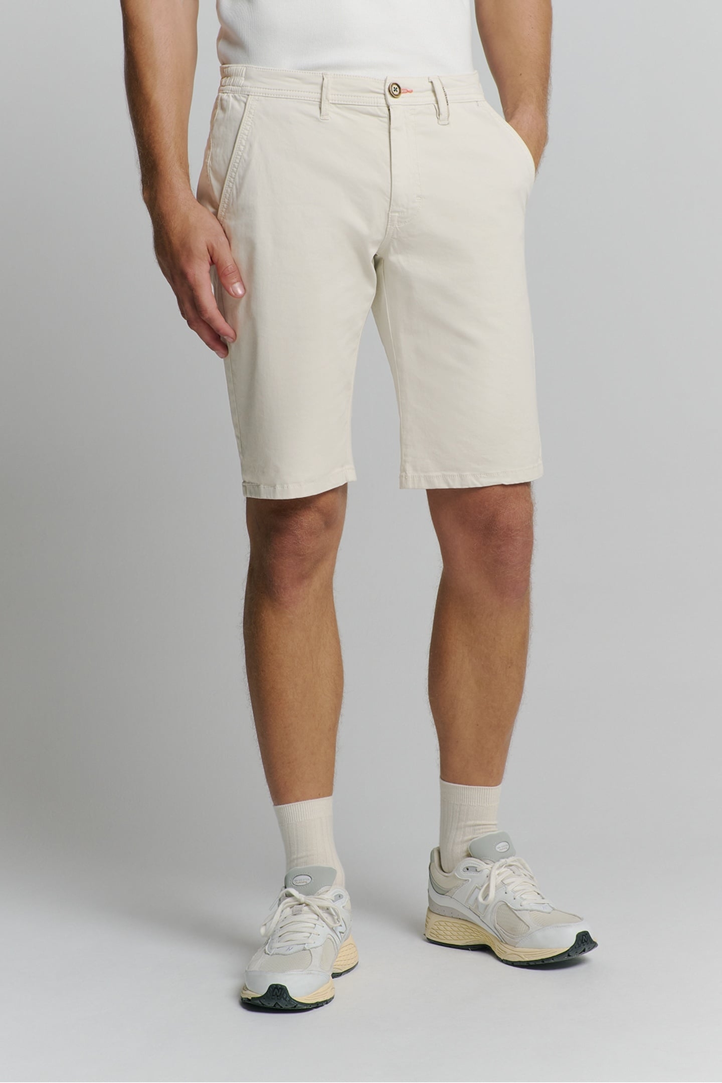 SHORT CHINO GARMENT DYED TWILL STRETCH CHALK 1