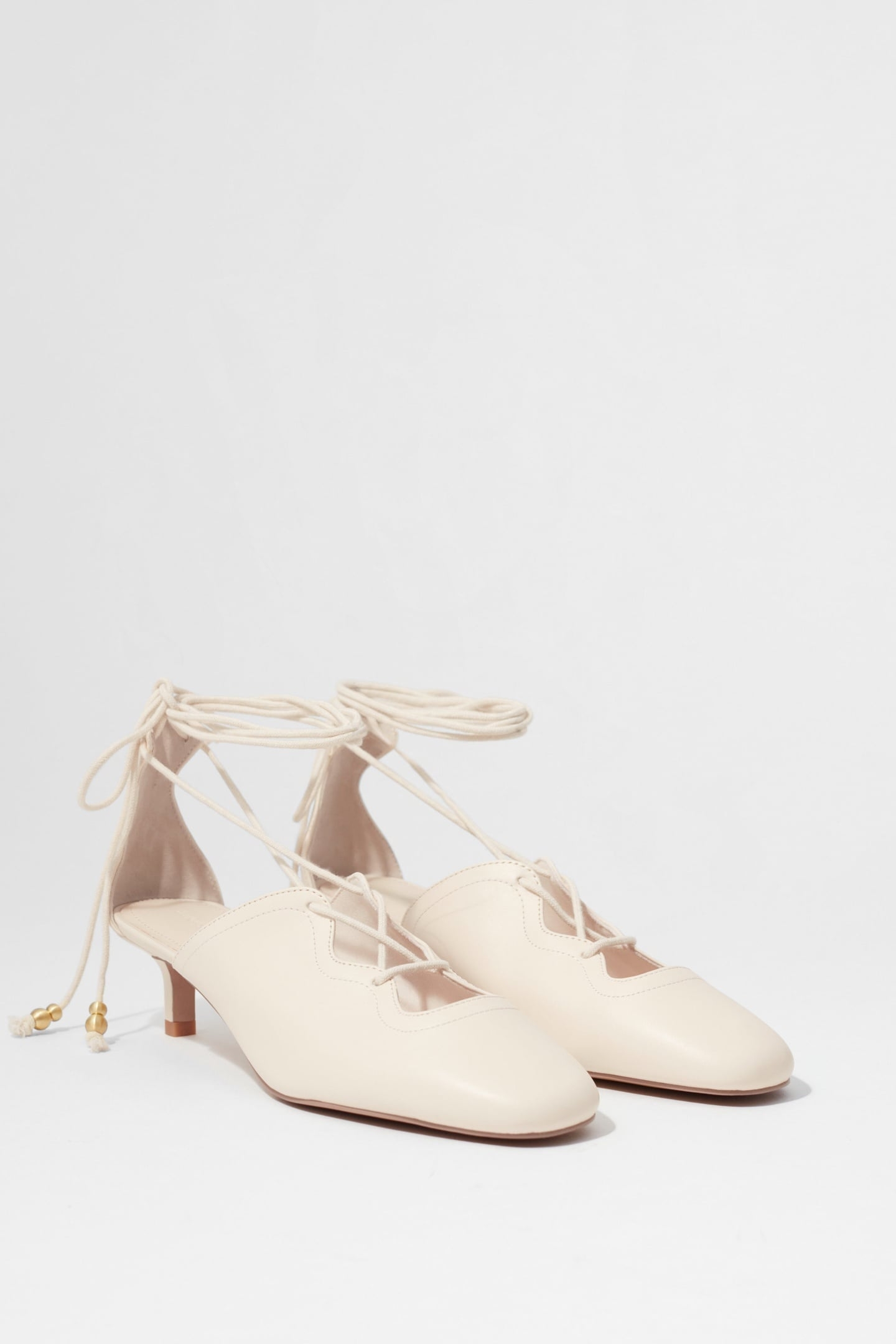 ROBBIE LACE UP PUMP WHITE 2