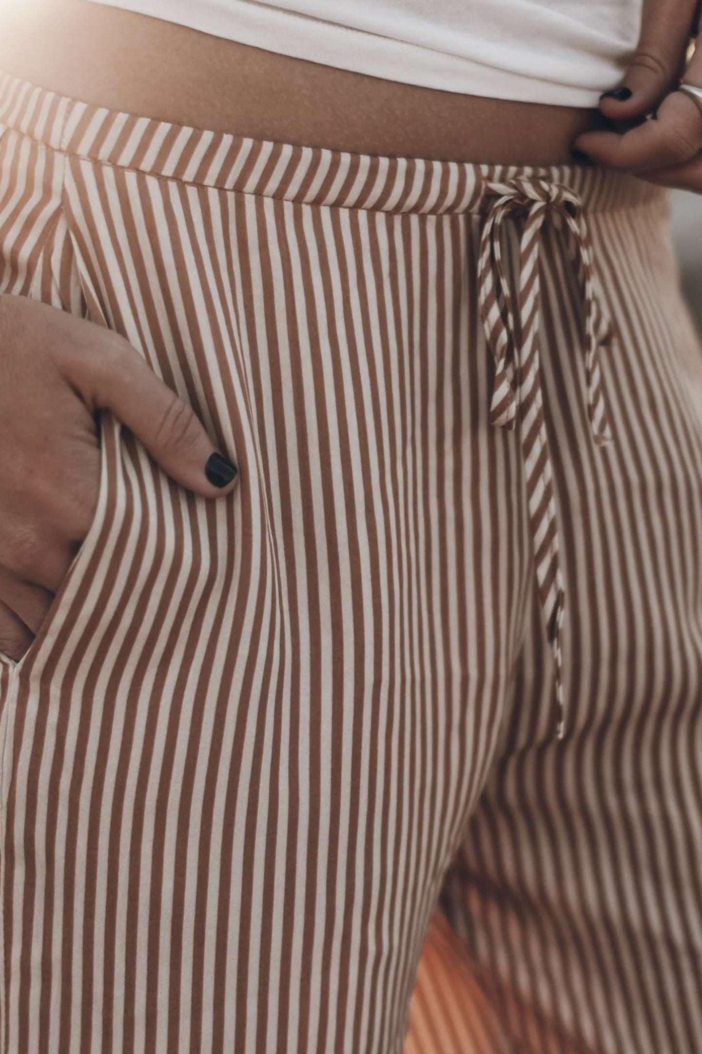 THE STRIPED BREEZY PANTS BROWN 3