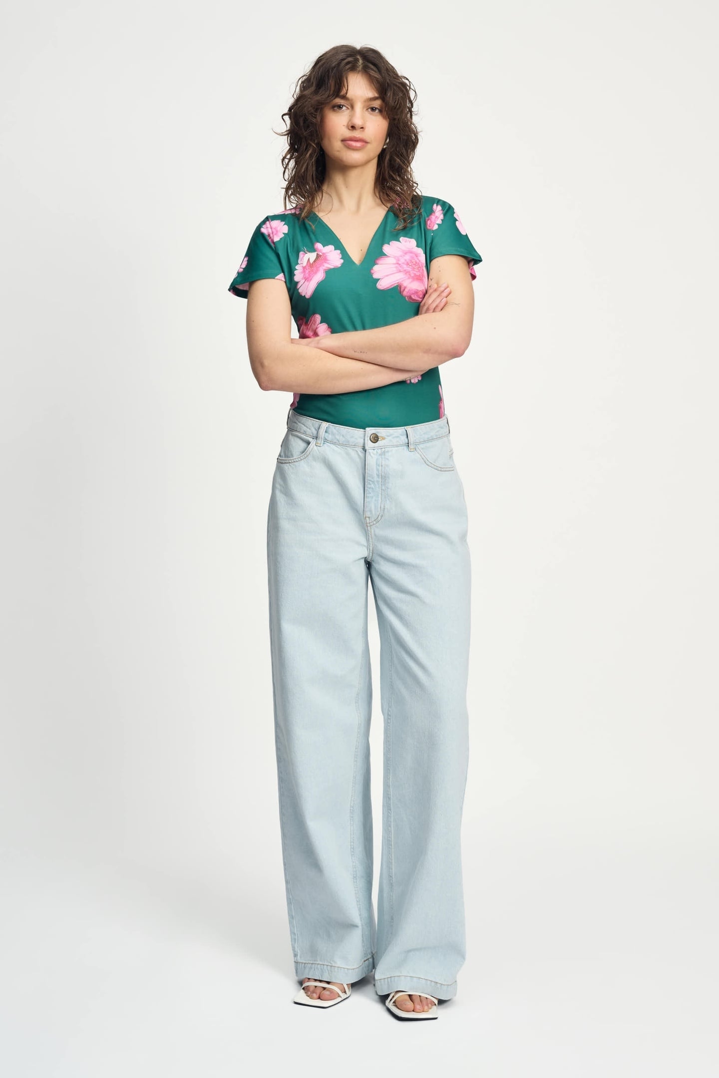 BODY - MADDI MEADOW FLOWERS GREEN 2