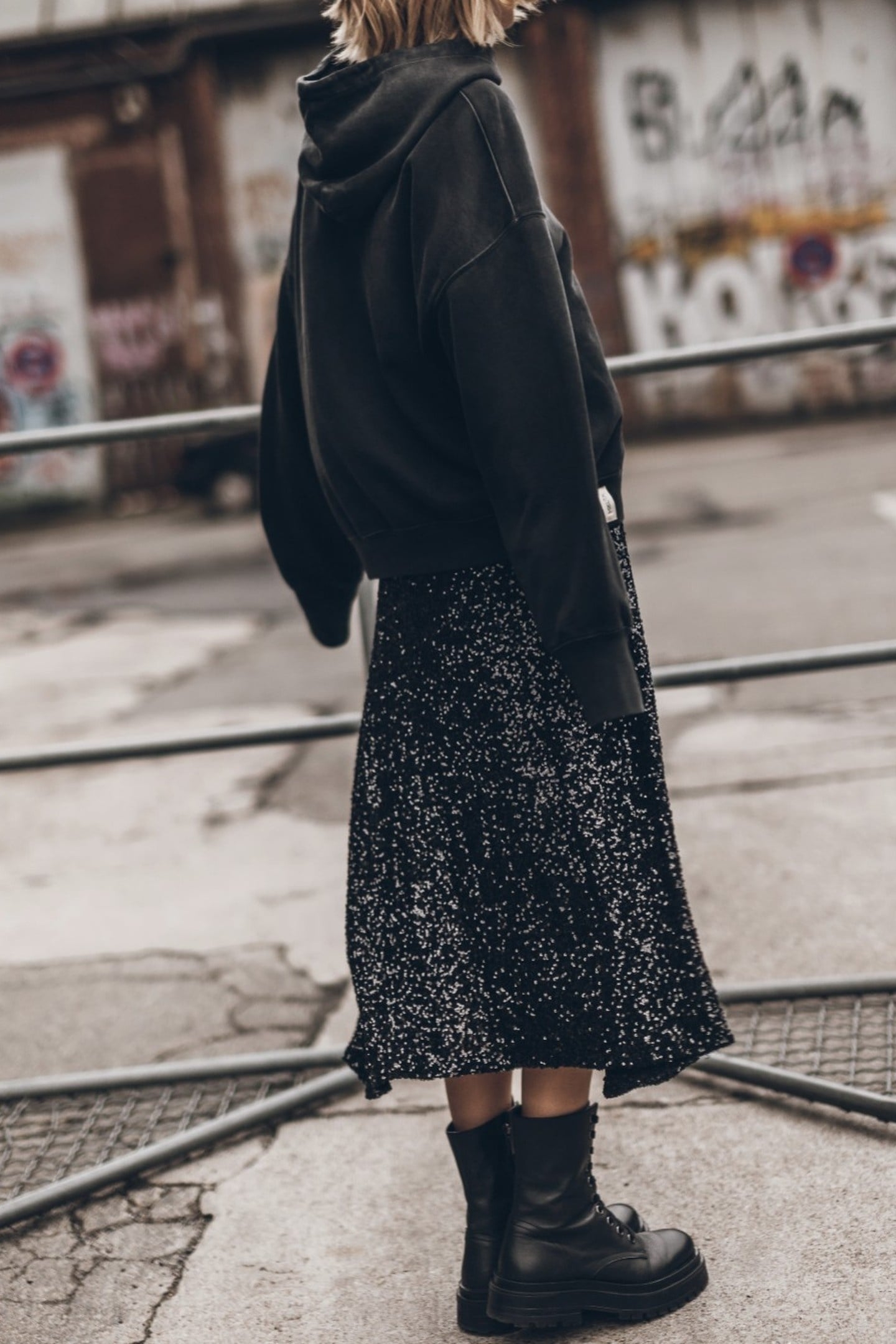 THE DARK CLOUDY AMOUR BASE HOODIE BLACK 2