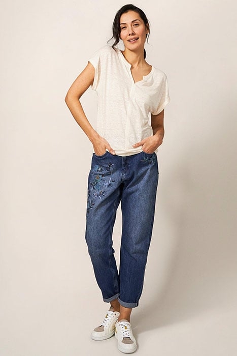 EMBROIDERED BOYFRIEND JEAN MID DENIM 2