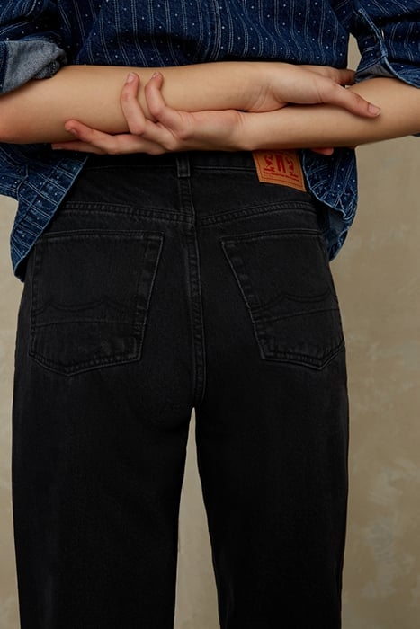 INDIRA ECO RECYCLED BLACK WORN 5