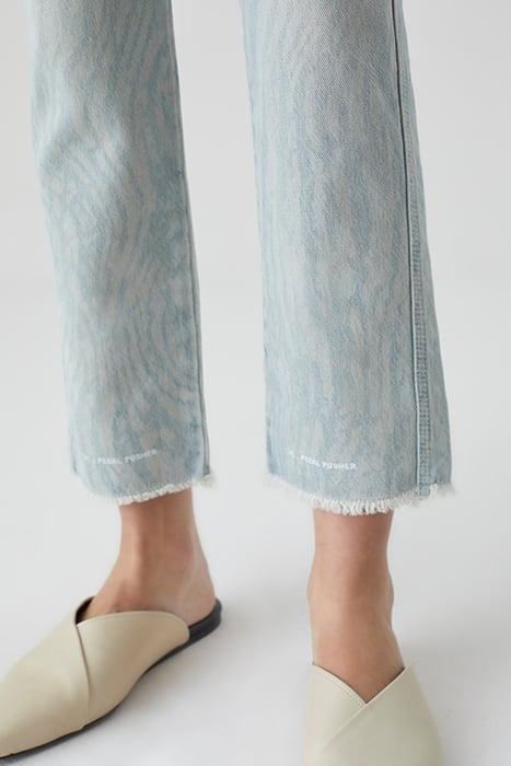 WOMEN PEDAL PUSHER JEANS LIGHT BLUE 4