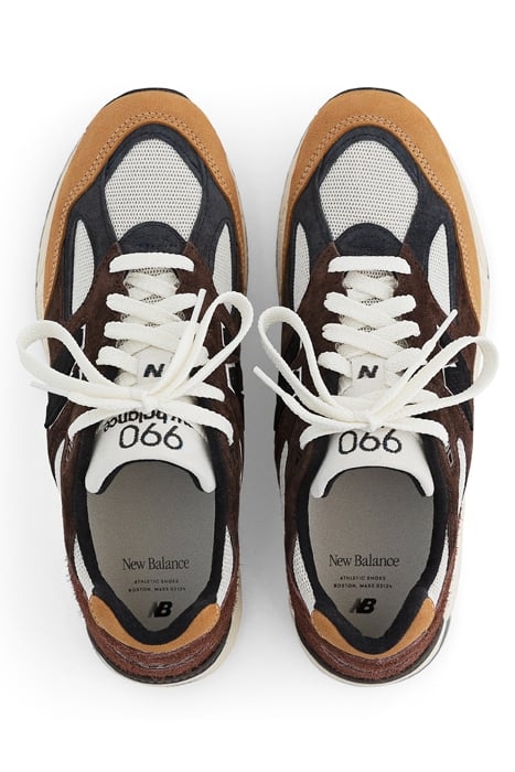 M990BB2 SNEAKERS IN BROWN 3