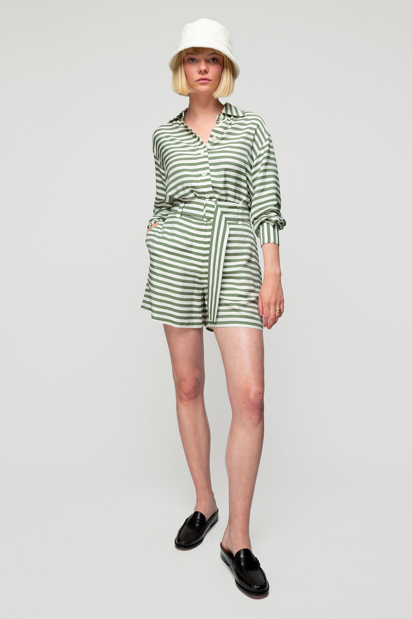 CLEAN STRIPE SHORT DEEP FOREST/OFF WHITE 2