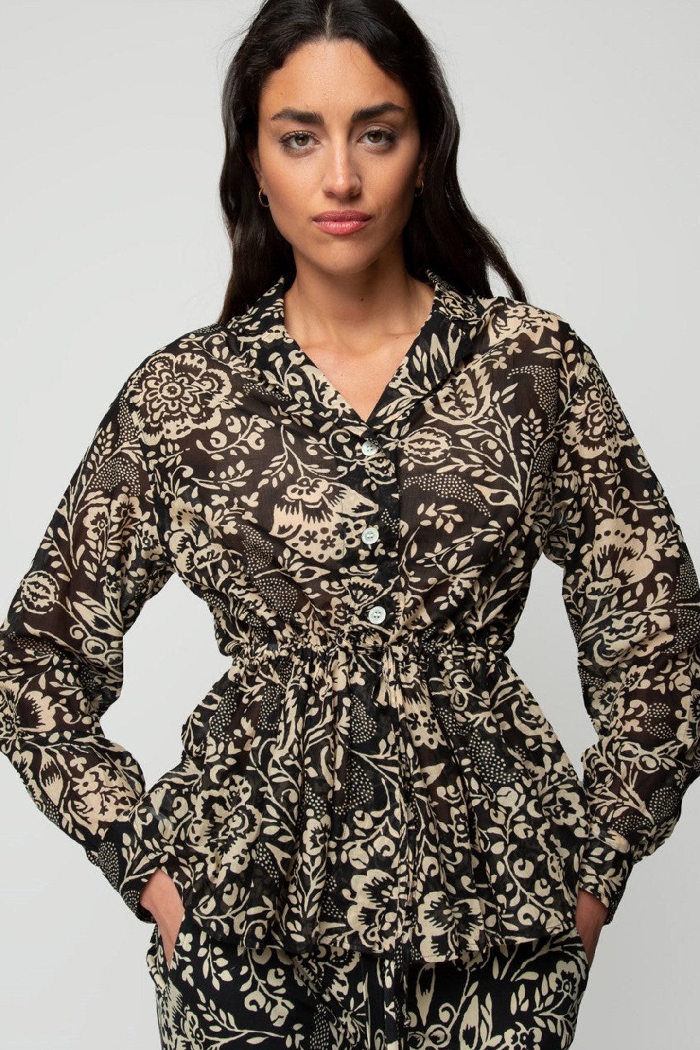 BLOUSE FLORAL GATHERED LINEN ANTIQUE/BLACK 5
