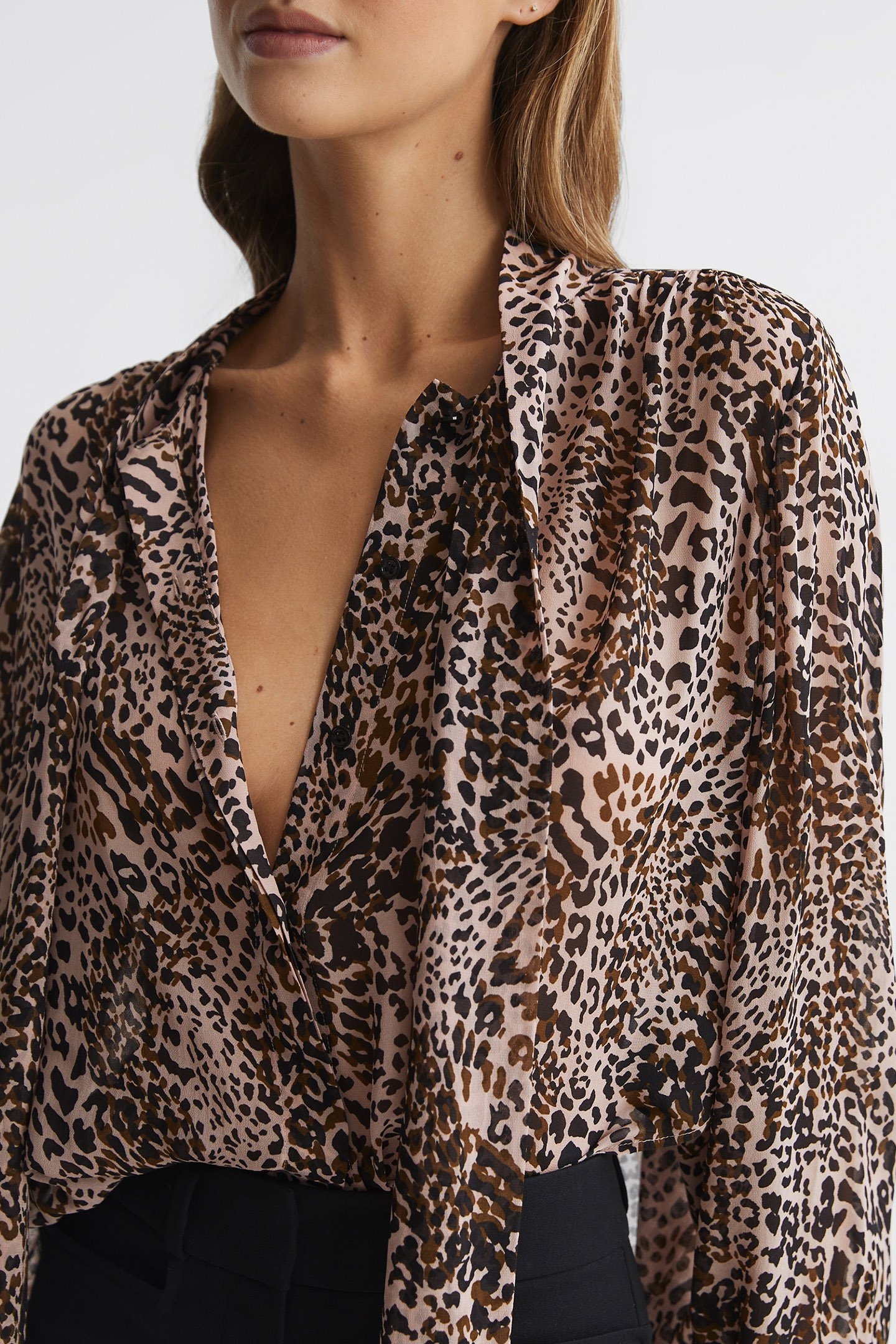 TORA-ANIMAL PRINT NECK TO BROWN 5