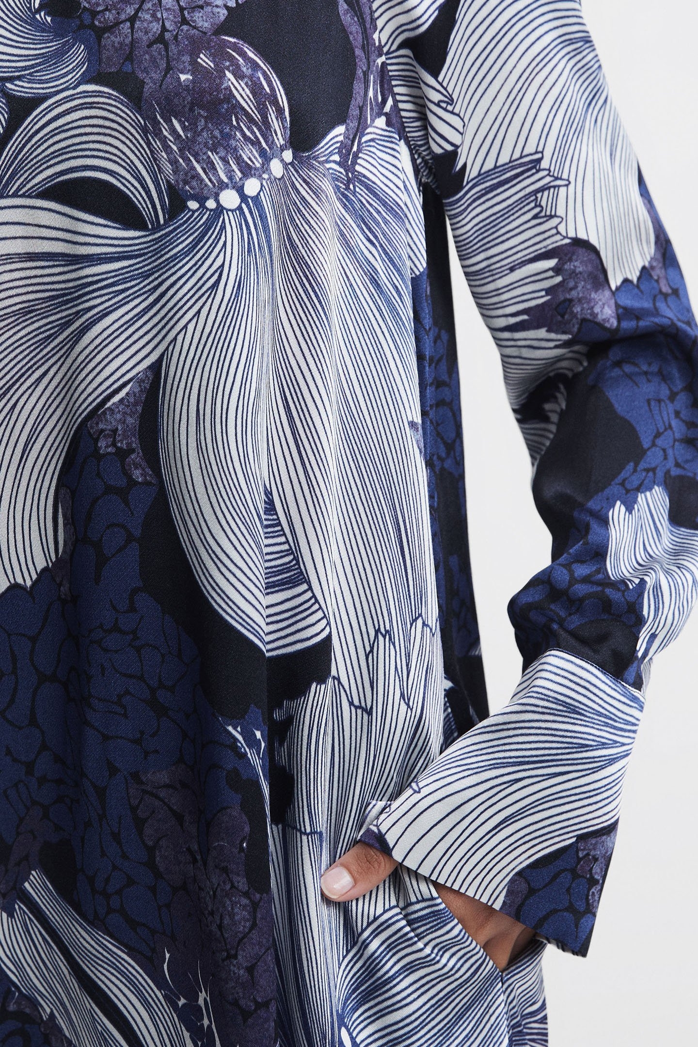 LARGE SCALE FLORAL PRINT DRESS BLUE/WHITE 7