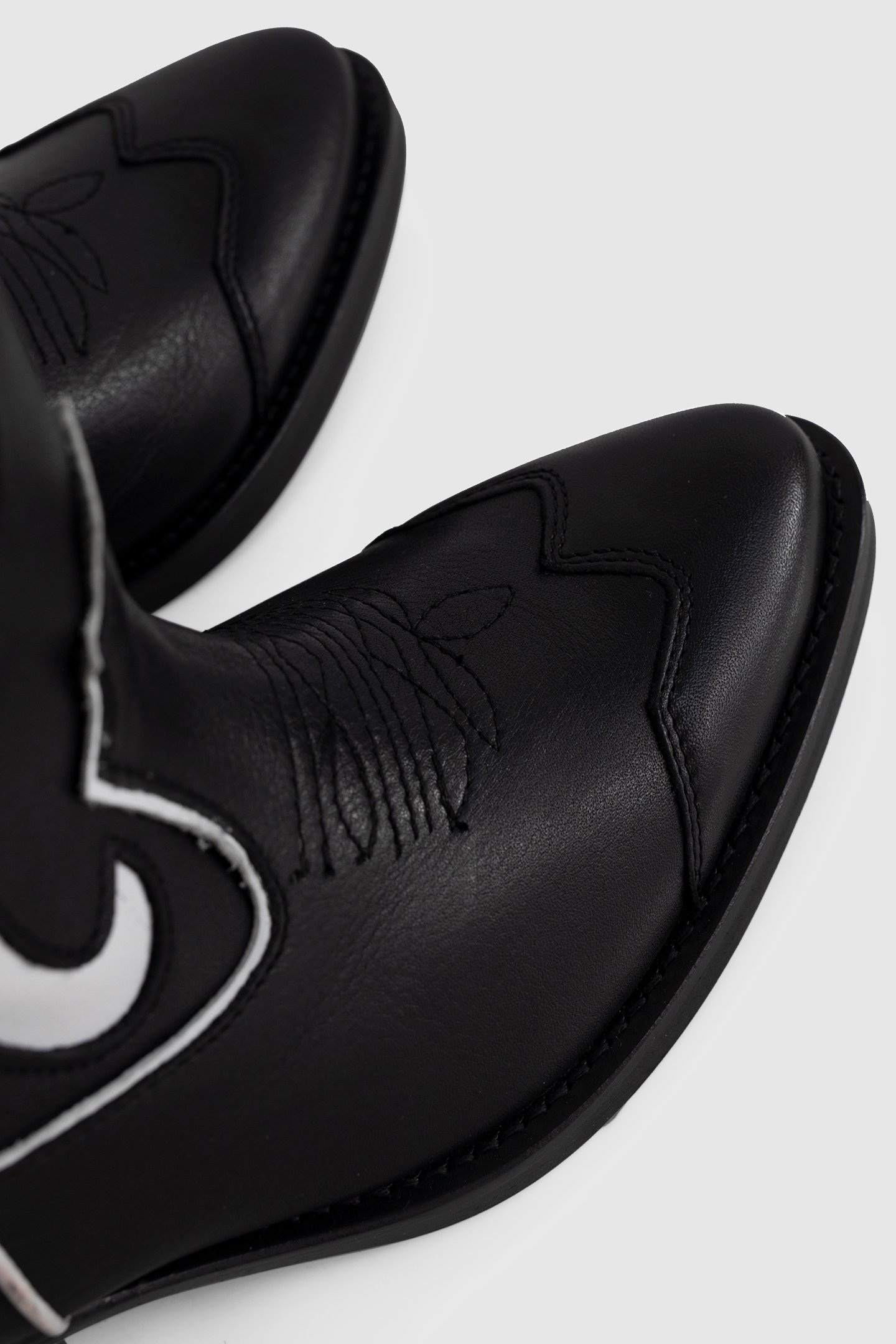 BLACK & WHITE LEATHER COWBOY BOOTS, WESTERN SEAMS 6