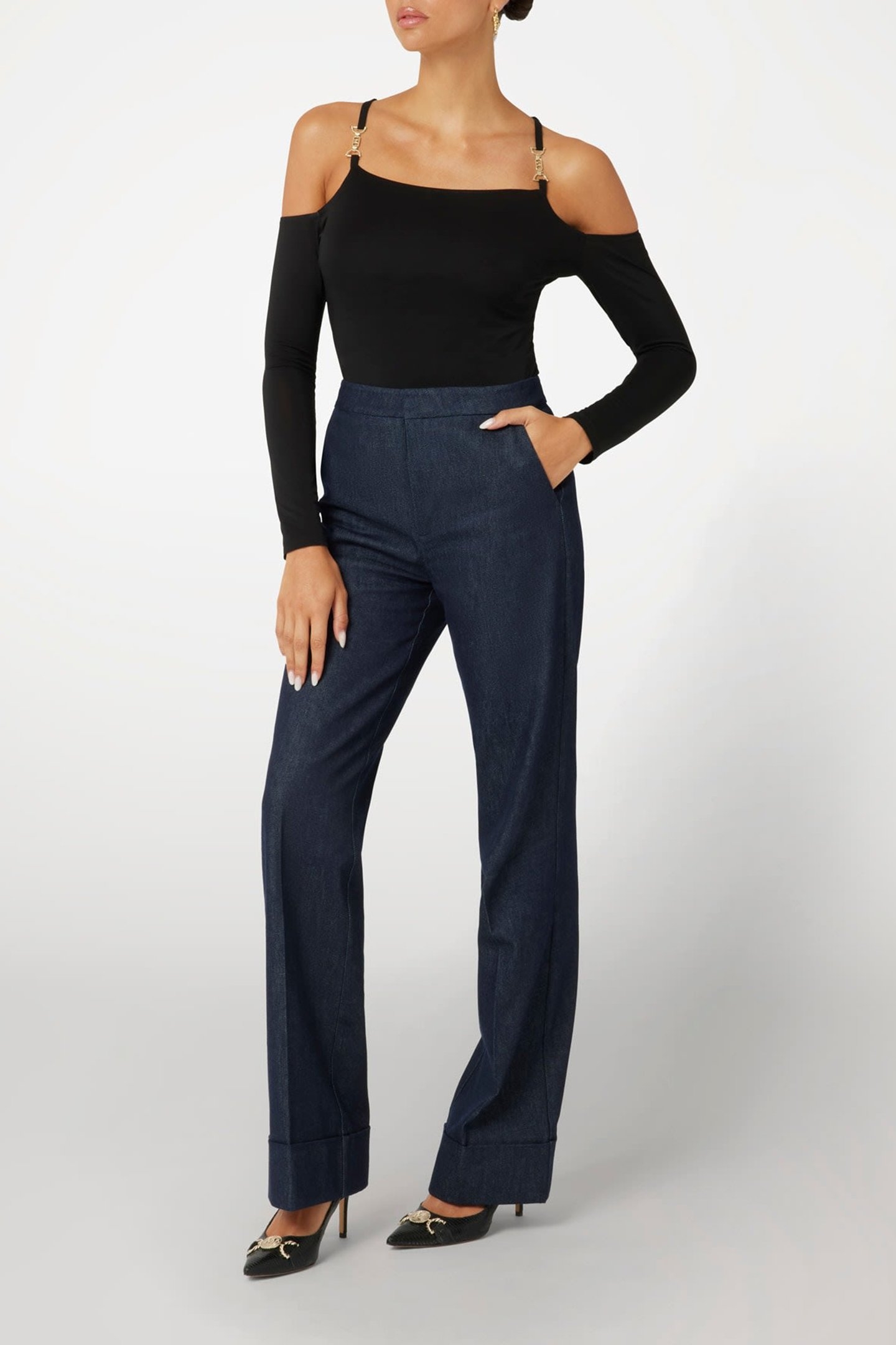 DAPHNE CUT OUT LS TO JET BLACK A996 3