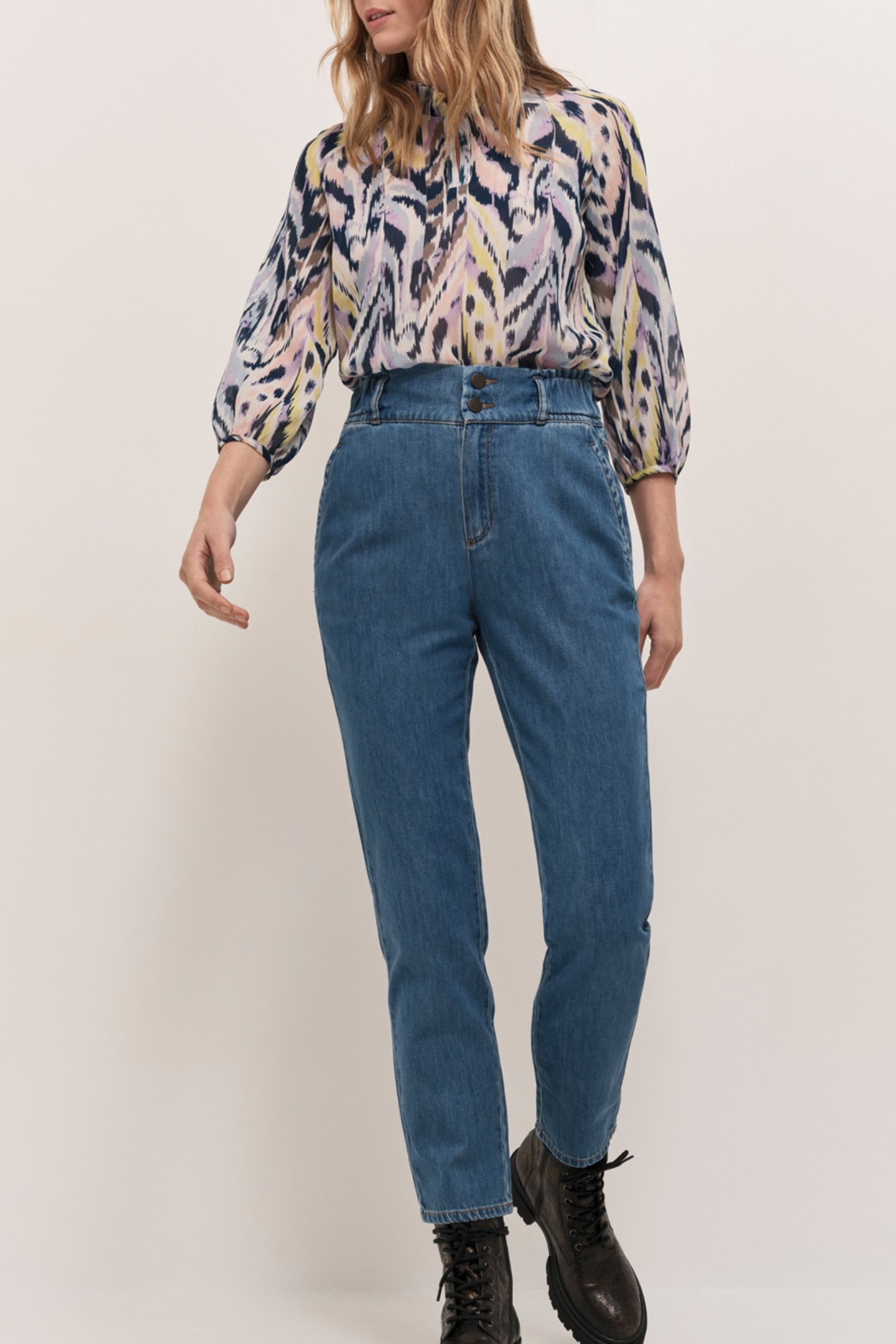 LE THYLANE - MEDIUM WASH CHINO JEANS 1