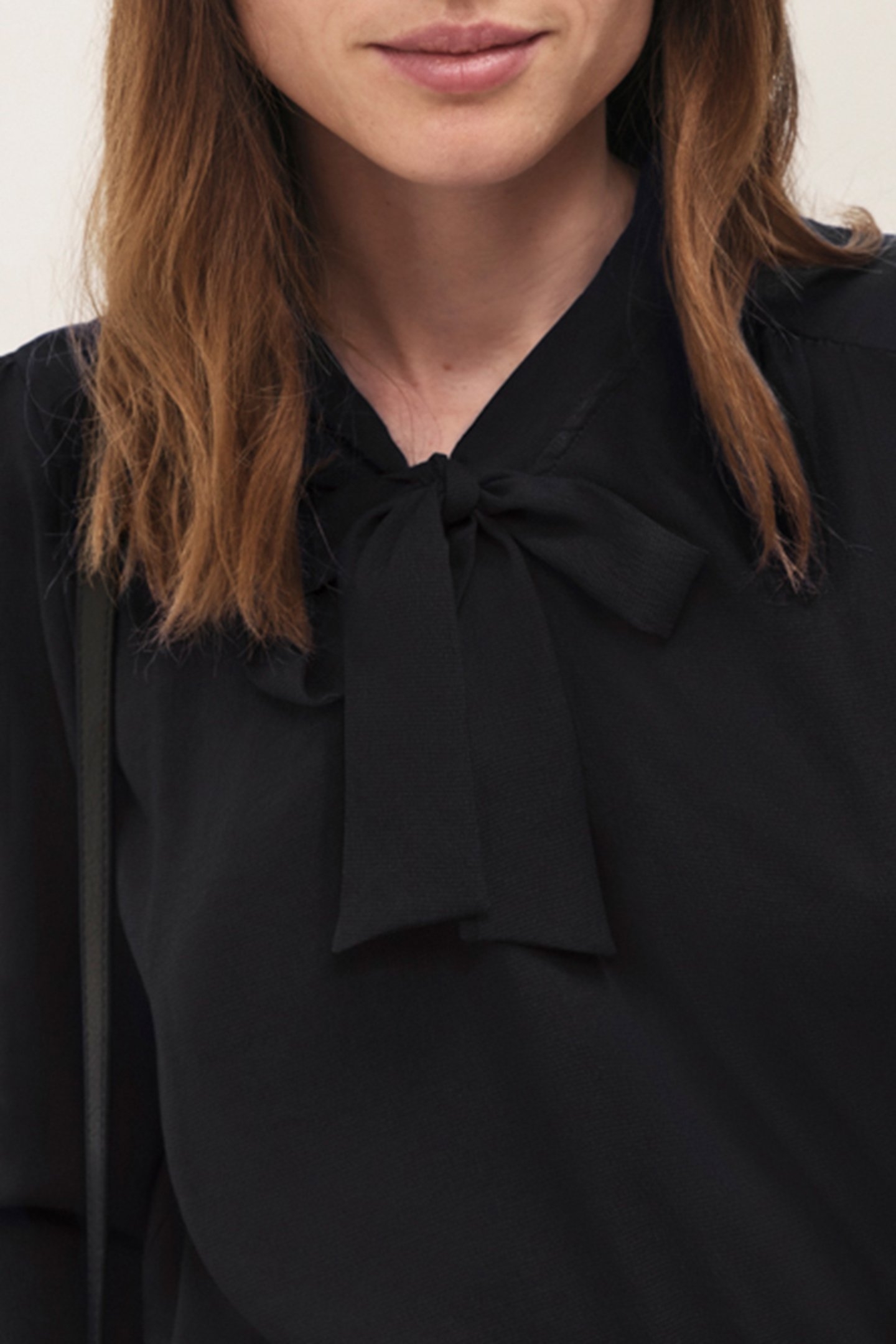 CYRILLE - BLACK FLOWING BLOUSE WITH LAVALLIÈRE COLLAR 5