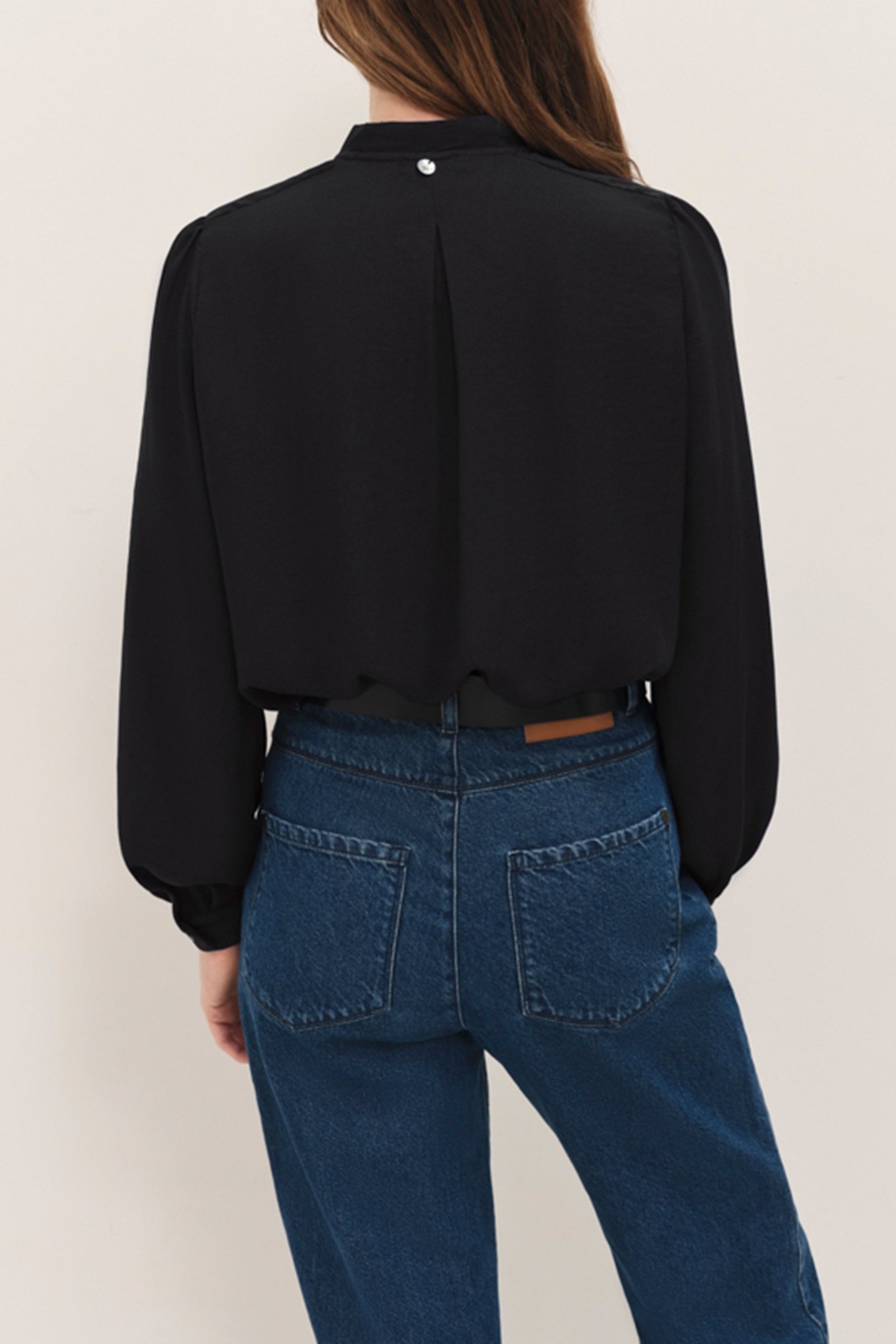 CYRILLE - BLACK FLOWING BLOUSE WITH LAVALLIÈRE COLLAR 2