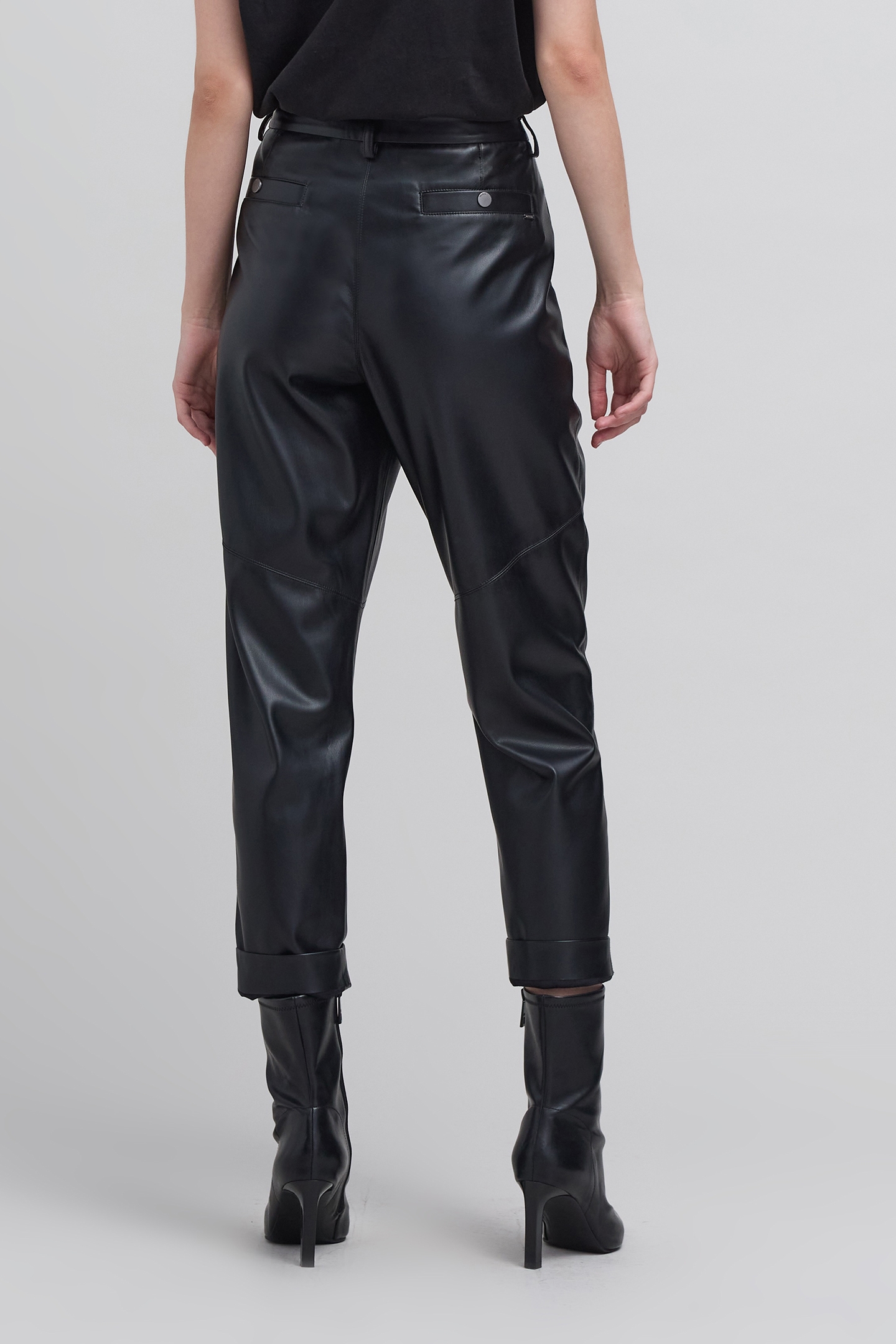 7/8TH BLACK ROCK CARROT PANTS 2