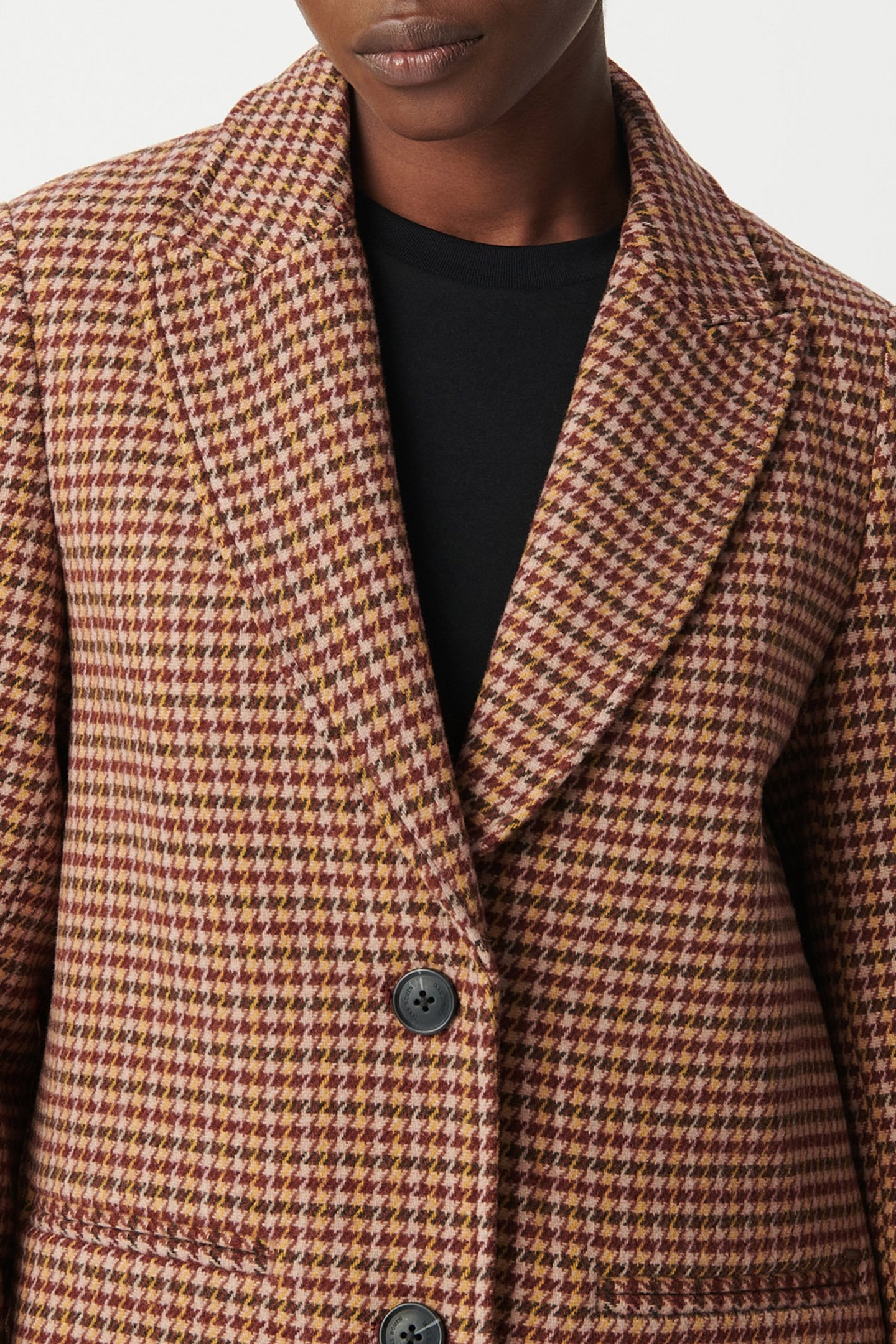 RED LONG COAT WITH HOUNDSTOOTH PATTERN 5