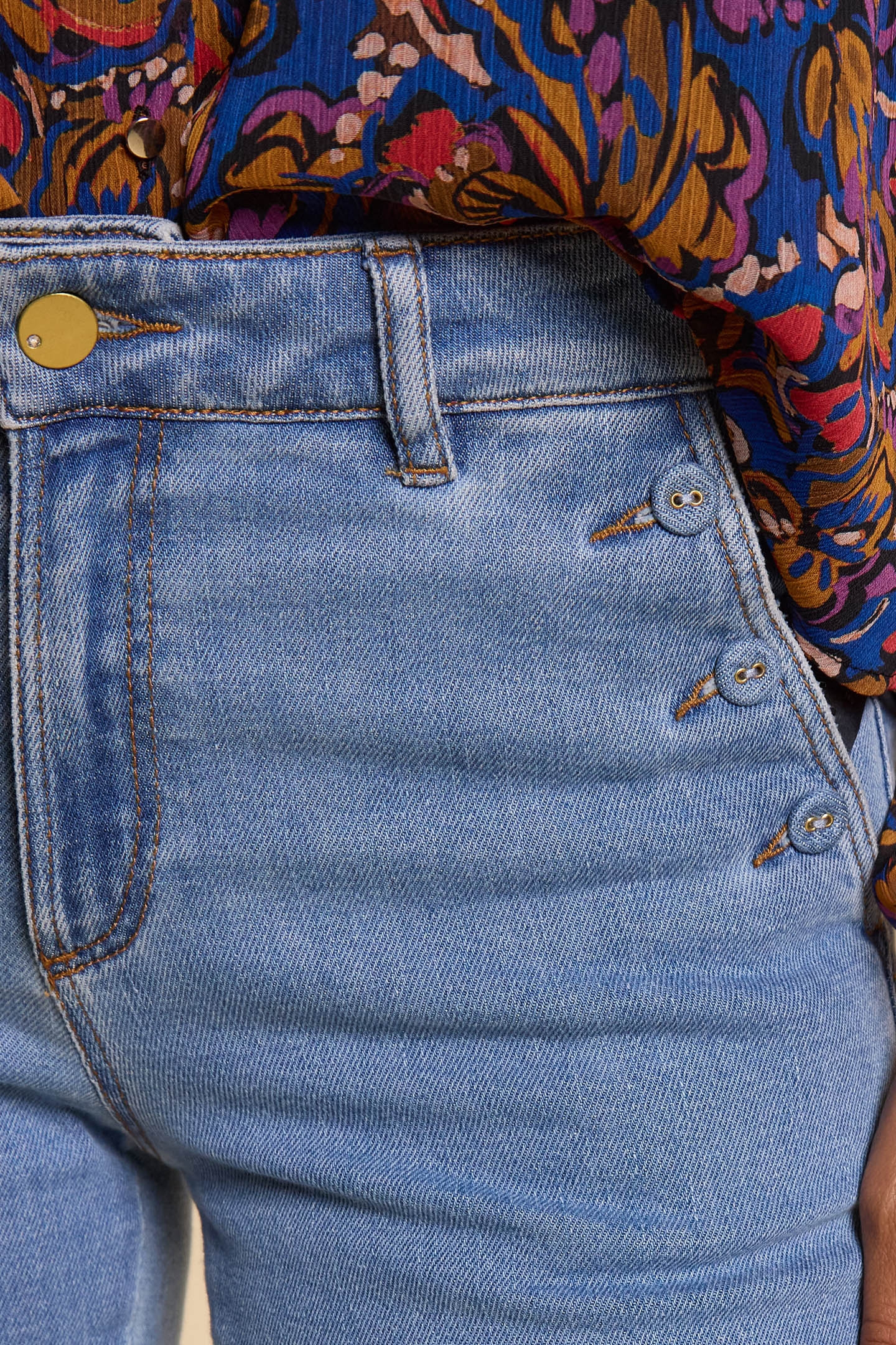 AUTHENTIC FLARED JEANS WITH BUTTONED POCKETS 6