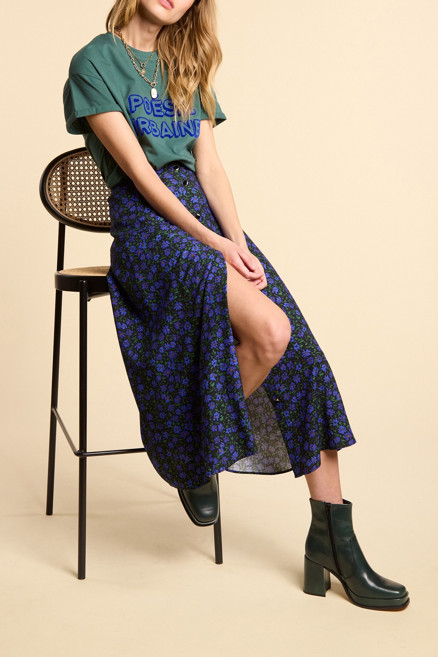 BLACK MIDI SKIRT WITH WINTER FLOWERS PRINT 4