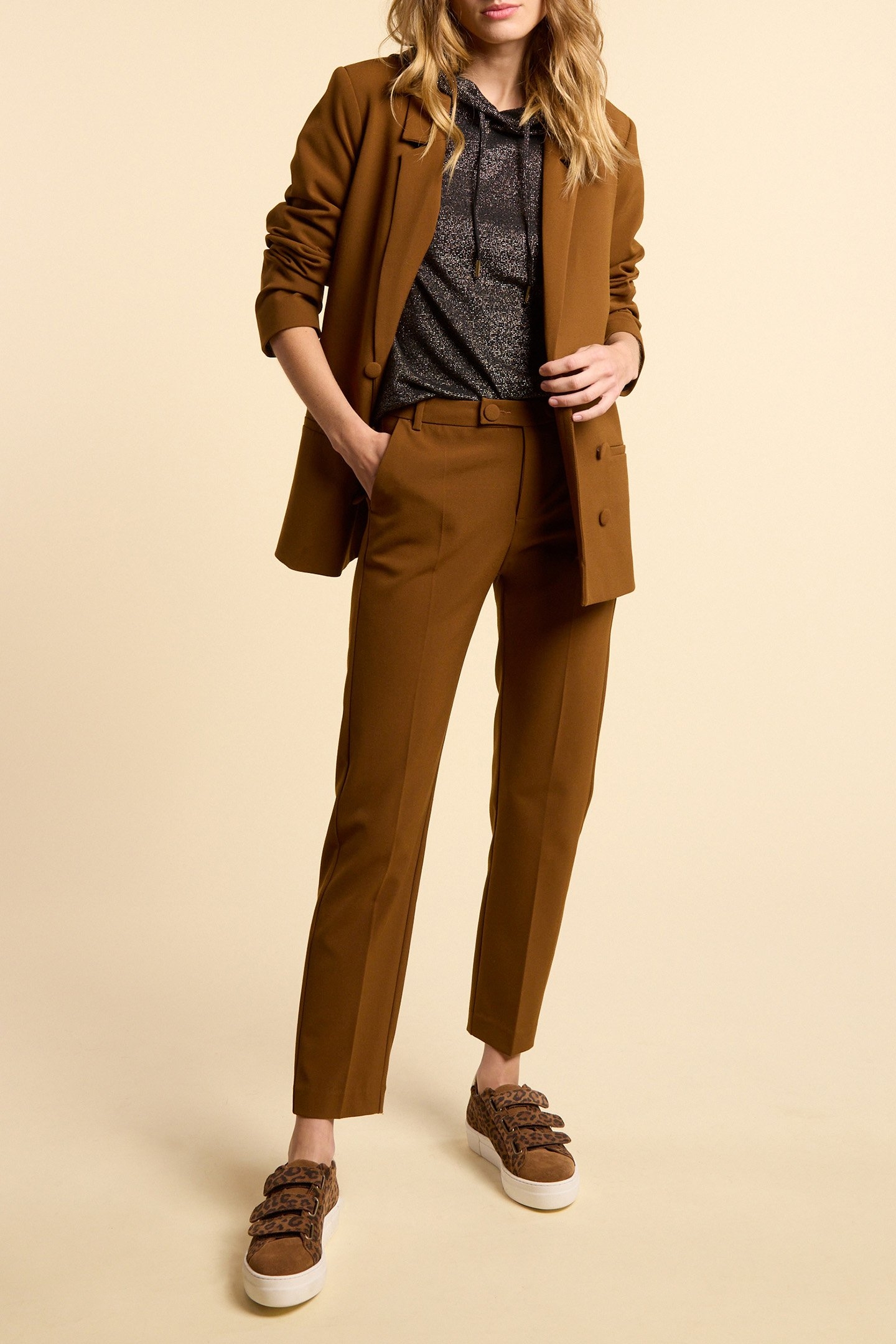 BLACK HOODED T-SHIRT WITH GOLD METALLIC STRIPES 4