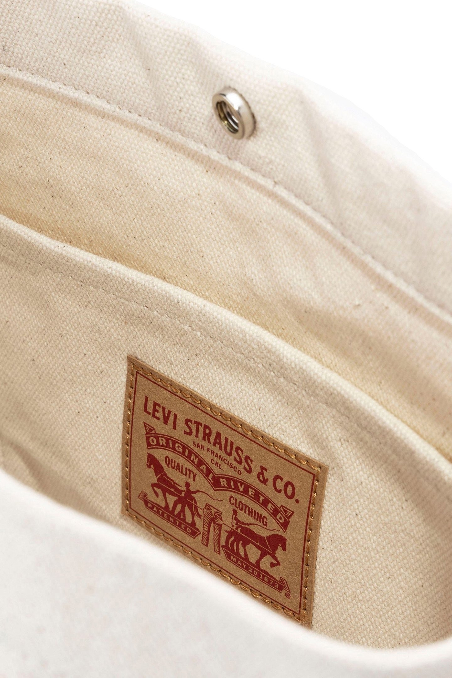 LEVI'S® HERITAGE BUCKET BAG IN WHITE DENIM 5