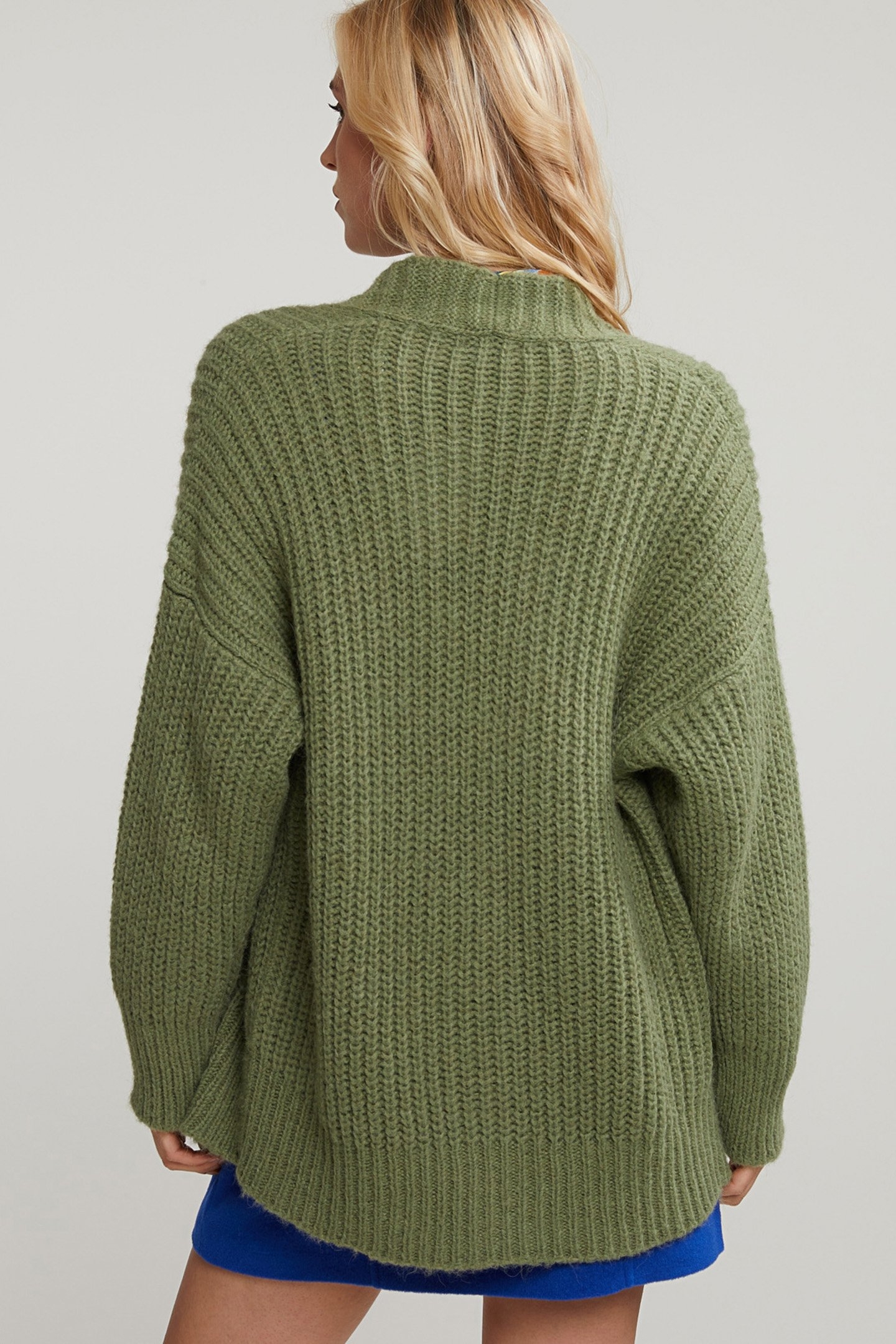 GREEN SHORT V-NECK CARDIGAN 2