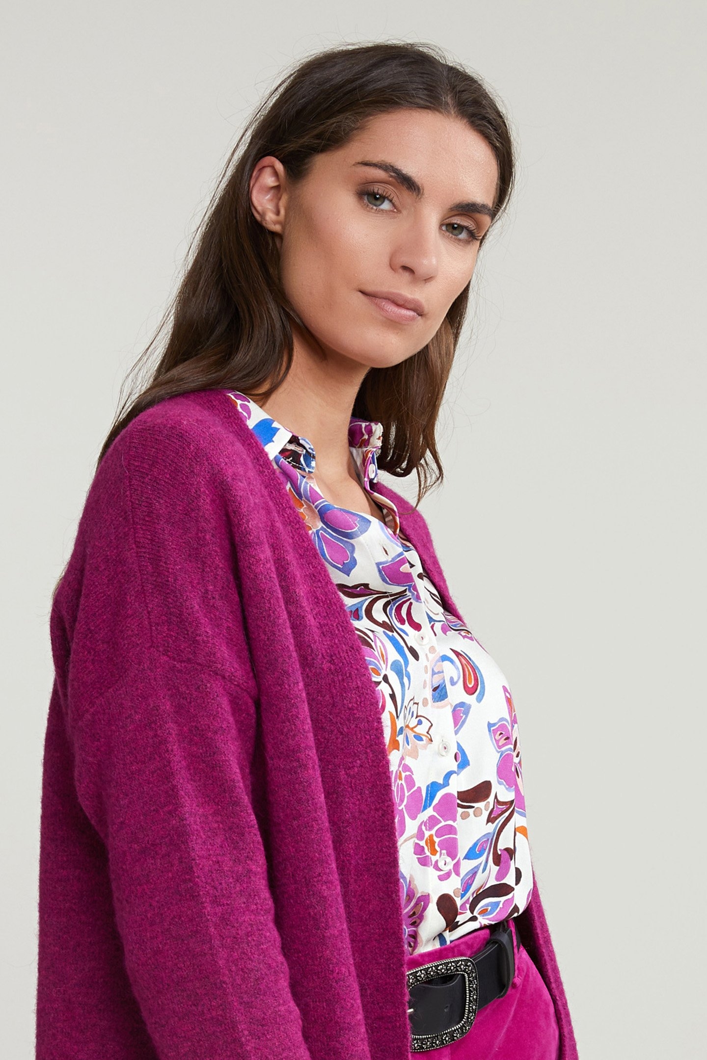 MAGENTA LONG V-NECK CARDIGAN LONG SLEEVES 4
