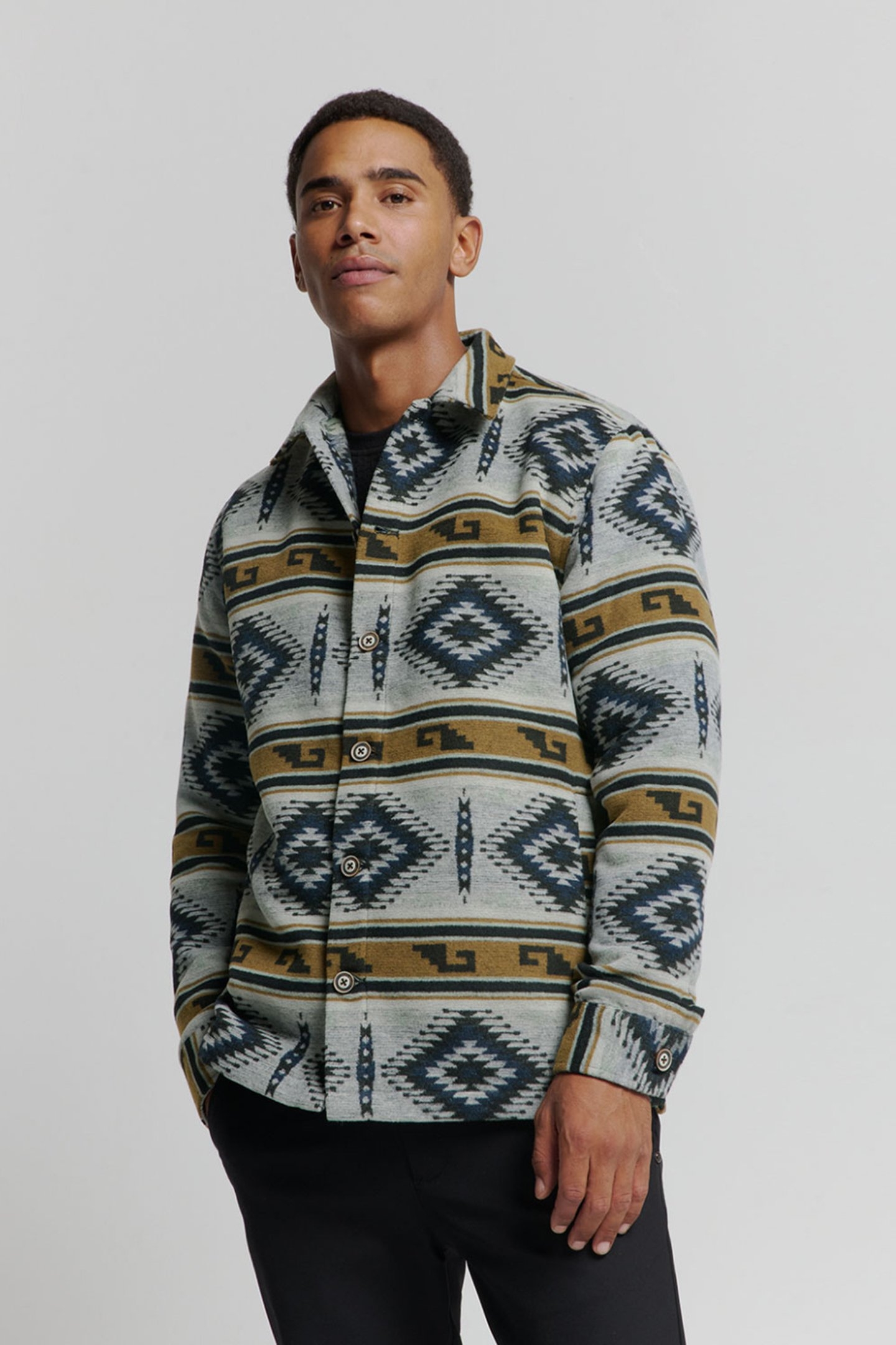 OVERSHIRT BUTTON CLOSURE PATTERN CEMENT 1