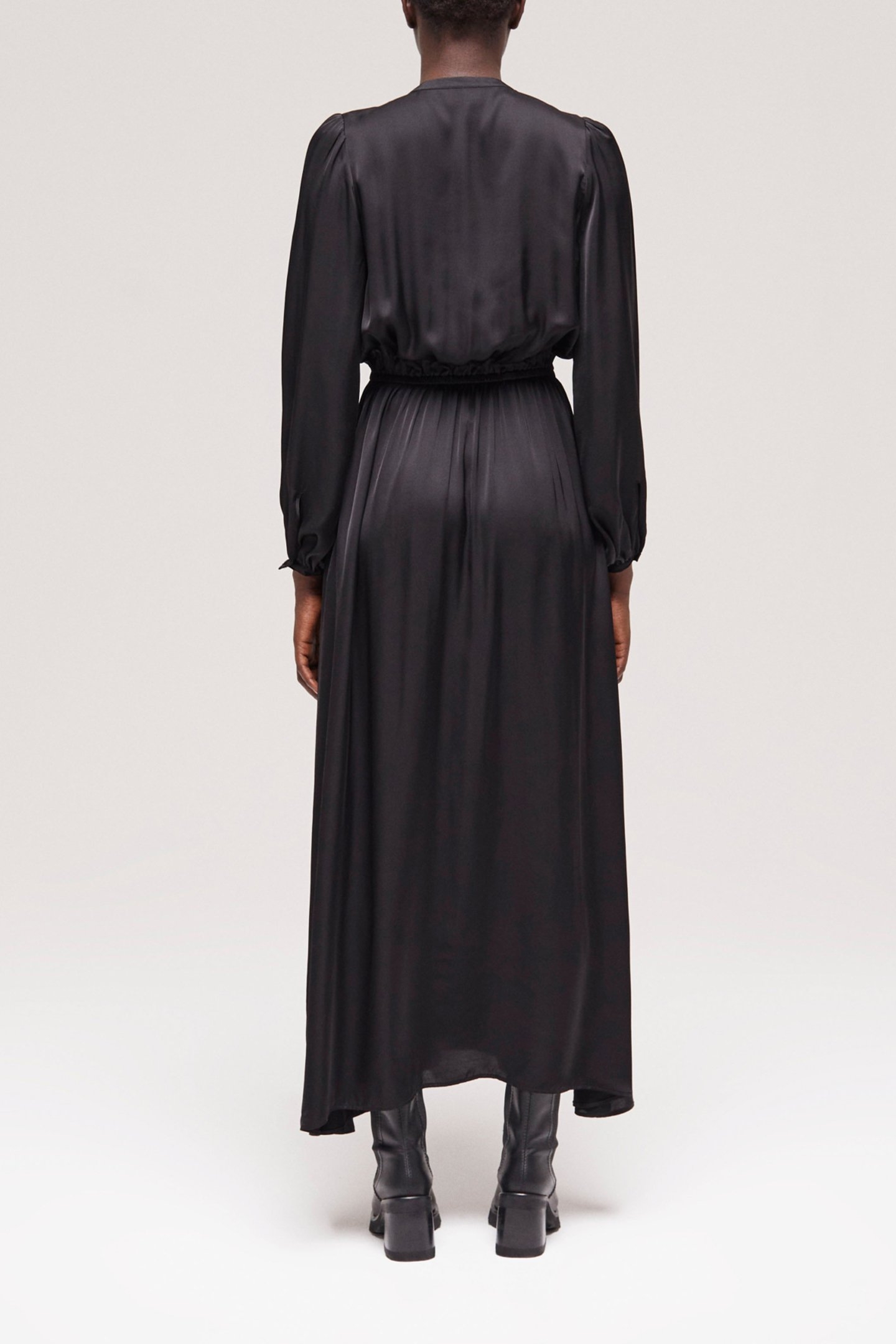 LONG DRESS WITH LONG SLEEVES BLACK 2