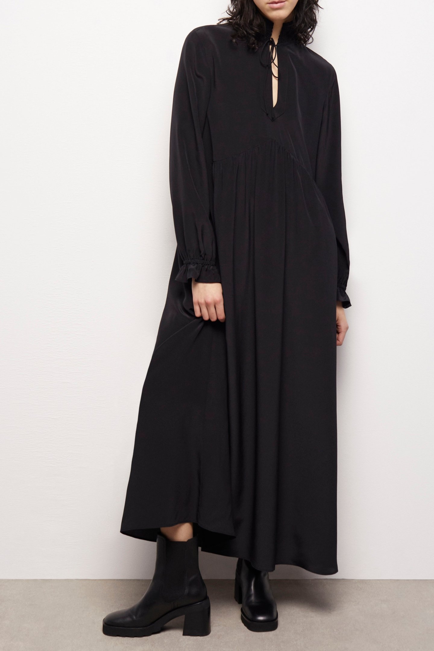 LONG-SLEEVED FLARED DRESS BLACK 5