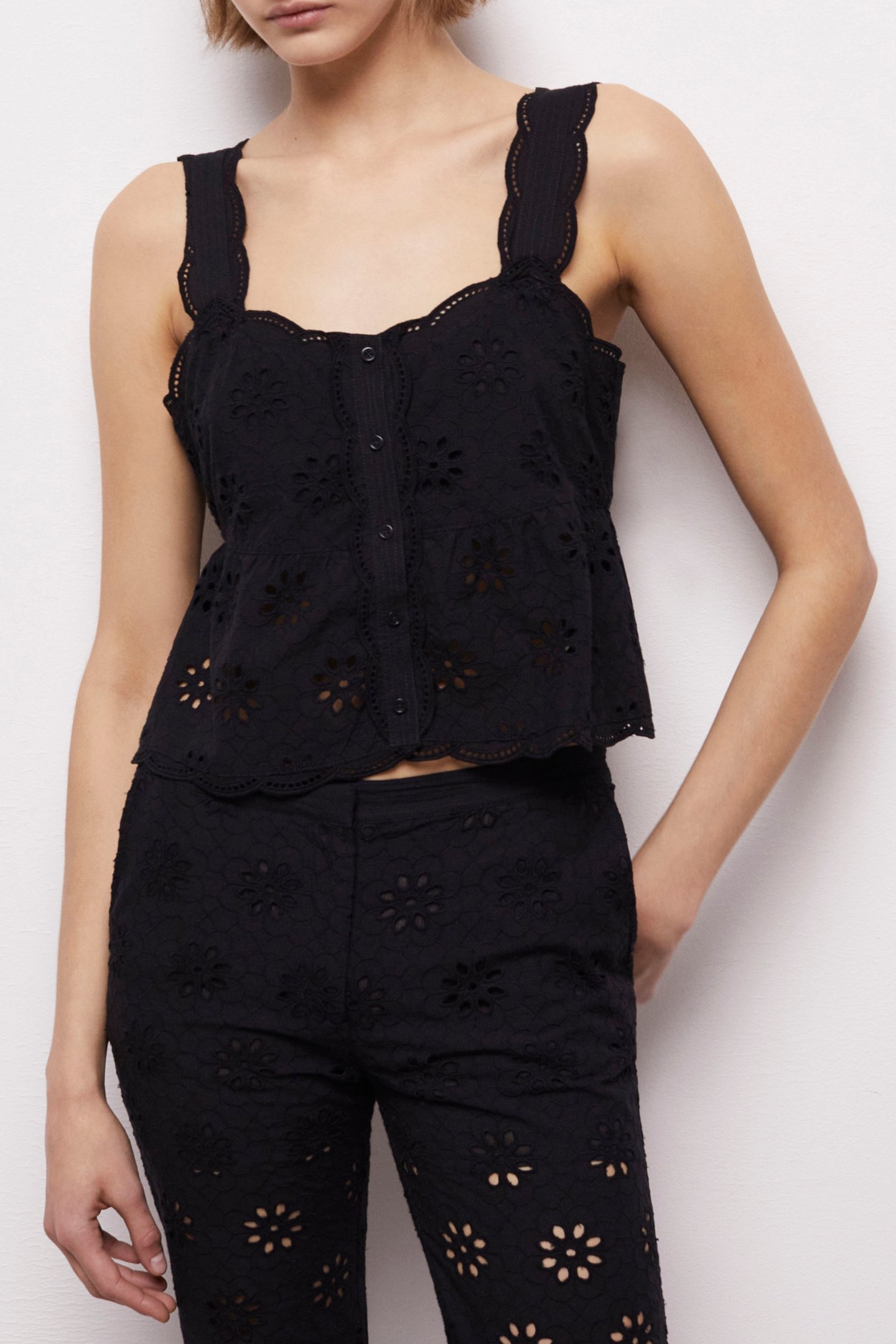 SLEEVELESS TOP WITH BUTTONS IN FRONT BLACK 1