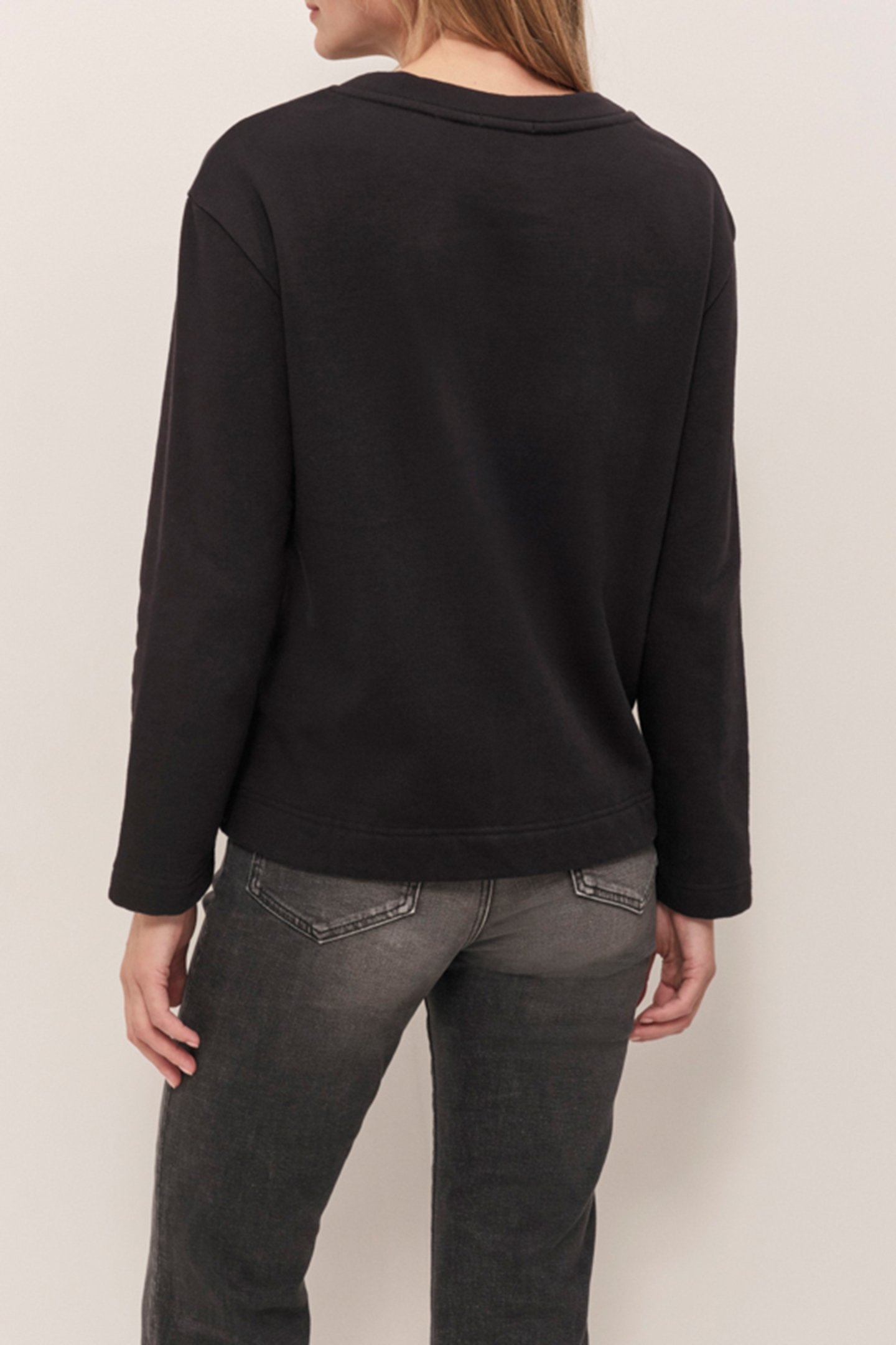 MAMOUR - BLACK FLEECE SWEATSHIRT WITH EMBROIDERED DANCER DES 2