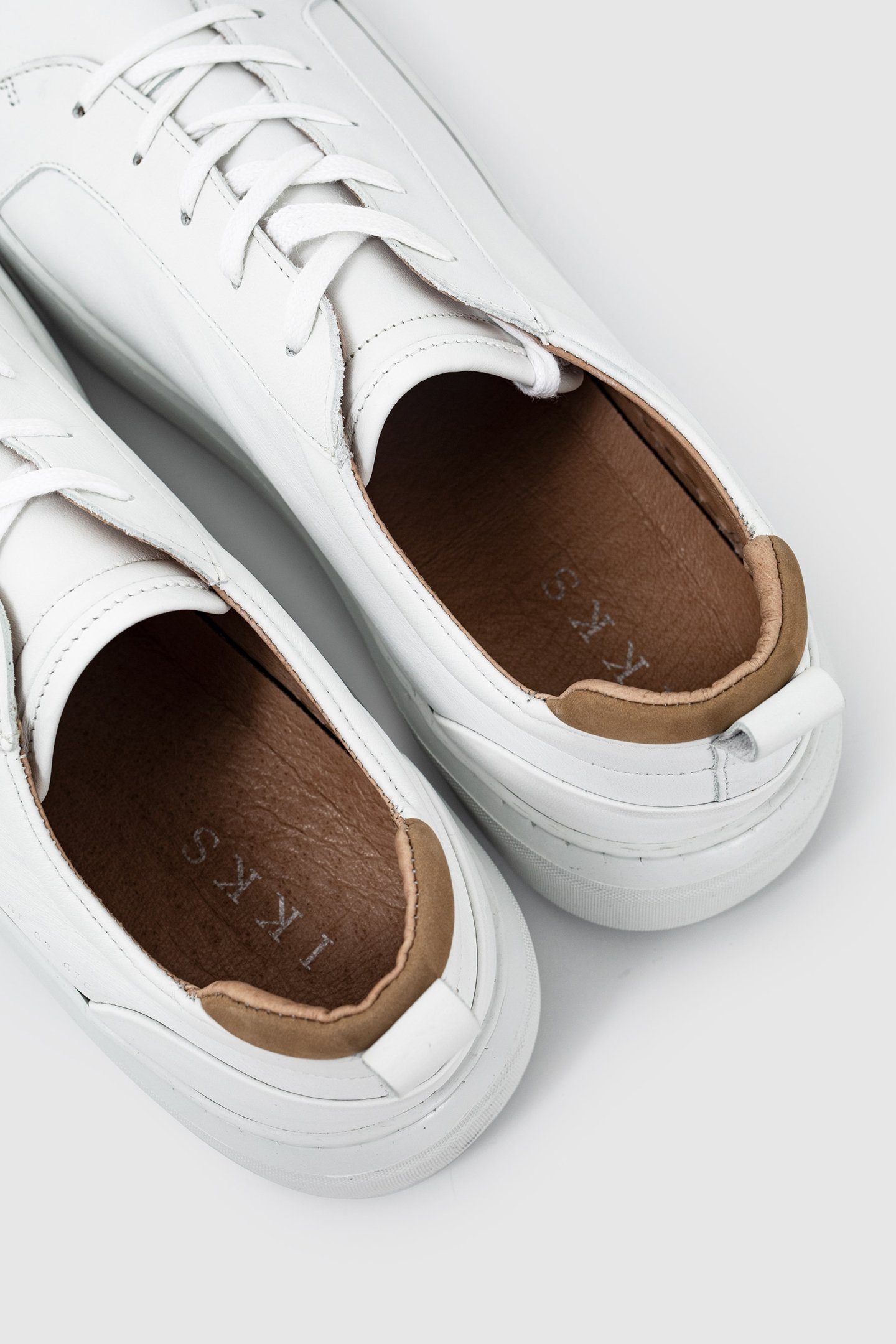 WHITE LEATHER TRAINERS 5