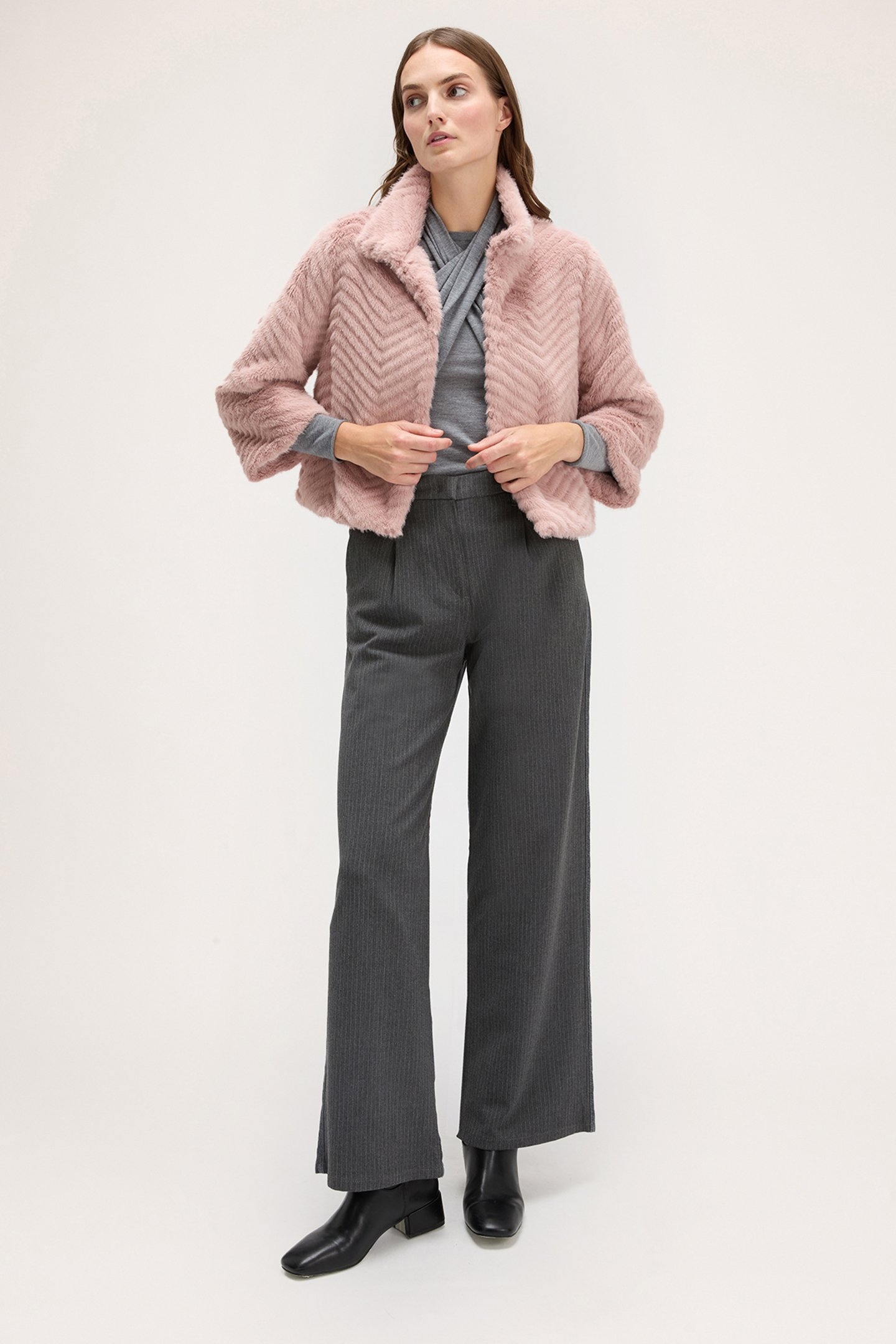 SHORT CHEVRON CUT PLUSH CAPE PINK 3