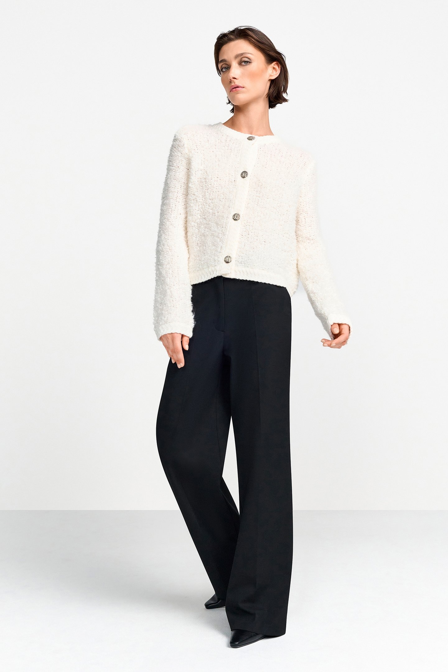 BOUCLÉ CREW NECK CARDIGAN PEARL WHITE 2