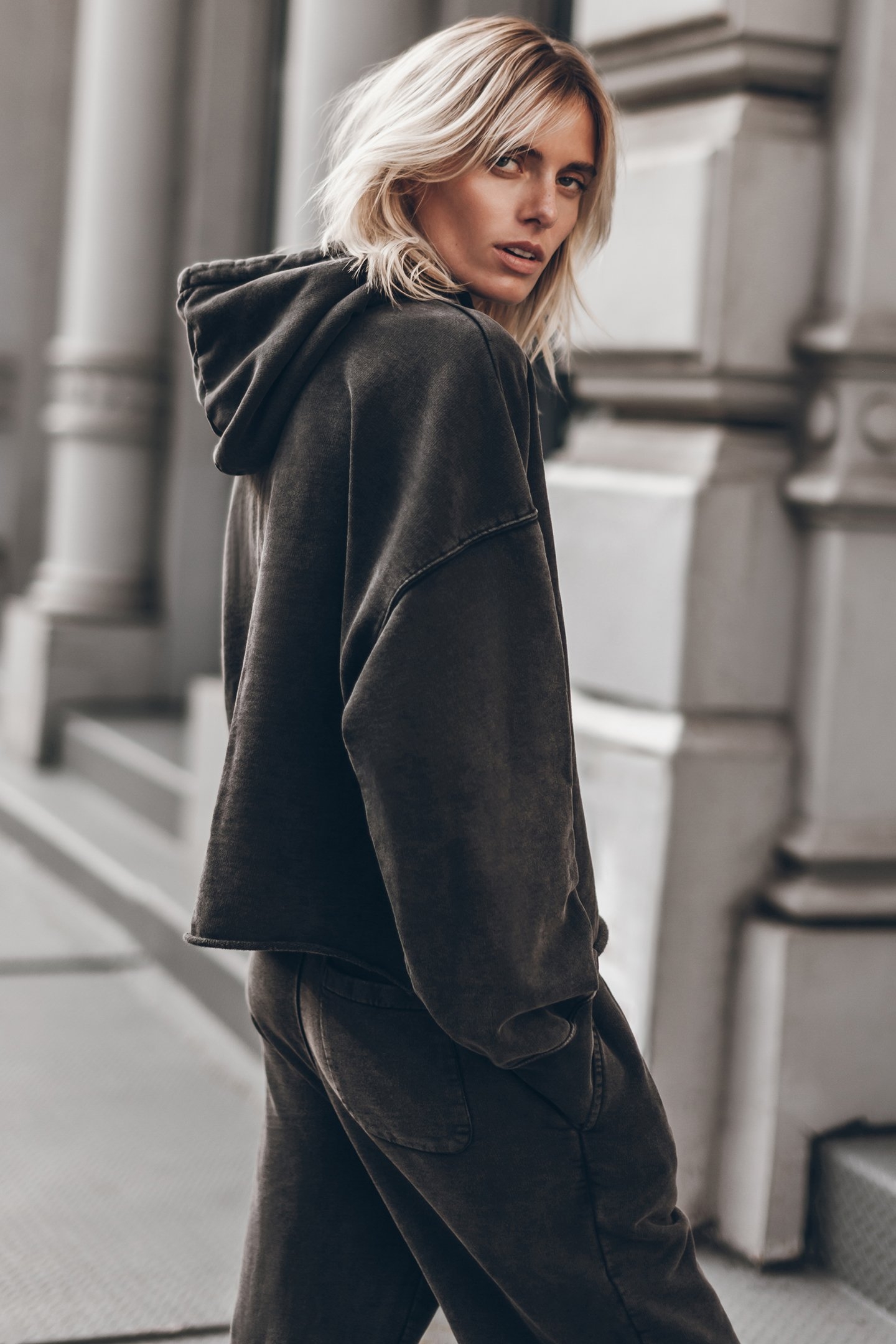 THE DARK CROPPED BASE HOODIE 3