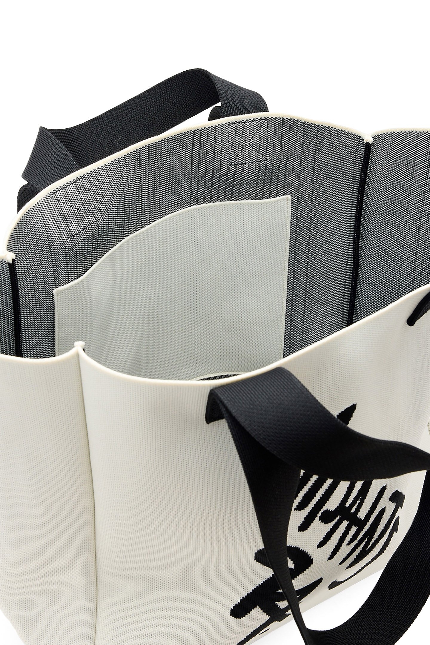 IZZY SPRAY E/W TOTE WHITE 6